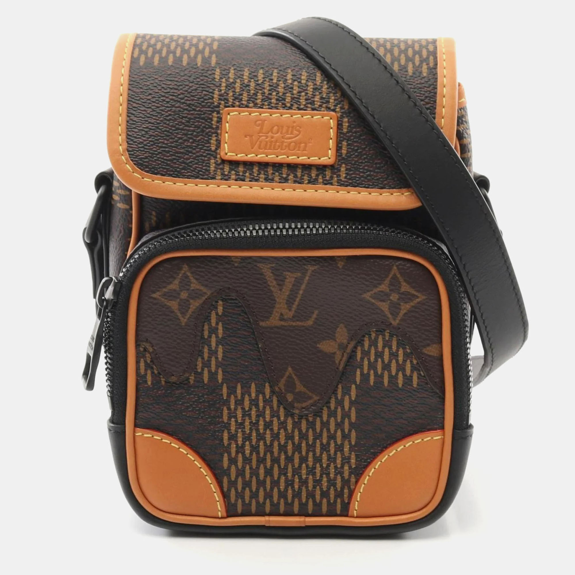 Louis Vuitton X Nigo Amazon Brown Black Damier Giant Coated Canvas Leather Shoulder Bag
Louis Vuitton X Nigo Amazon Brown Black Damier Giant Coated Canvas Leather Shoulder Bag