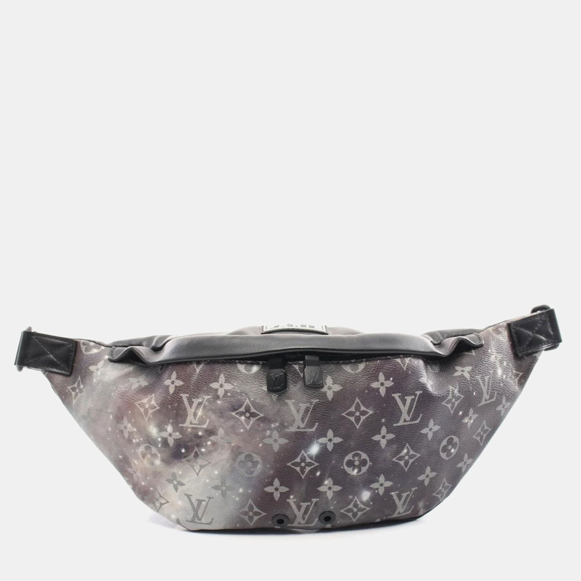 Louis Vuitton Discovery Black/Grey Monogram Galaxy Coated Canvas Leather Bumbag
Louis Vuitton Discovery Black/Grey Monogram Galaxy Coated Canvas Leather Bumbag
