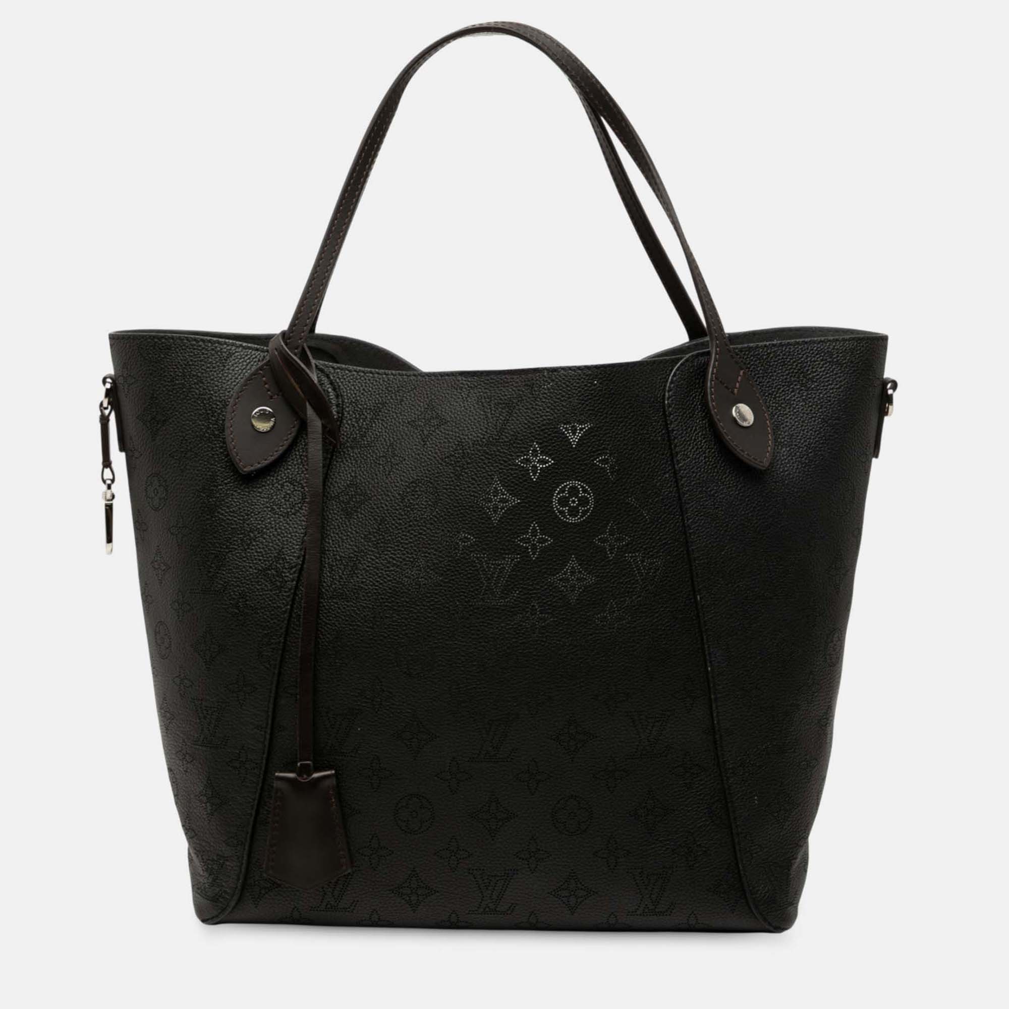 Louis Vuitton Black Monogram Mahina Hina MM
Louis Vuitton Black Monogram Mahina Hina MM