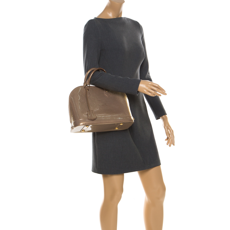 Louis Vuitton Beige Poudre Monogram Vernis Alma PM Bag
Louis Vuitton Beige Poudre Monogram Vernis Alma PM Bag