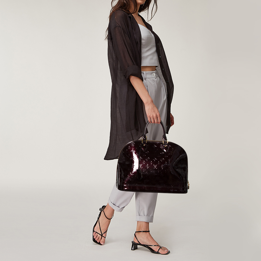 Louis Vuitton Amarante Monogram Vernis Alma GM Bag, Green
Louis Vuitton Amarante Monogram Vernis Alma GM Bag, Green