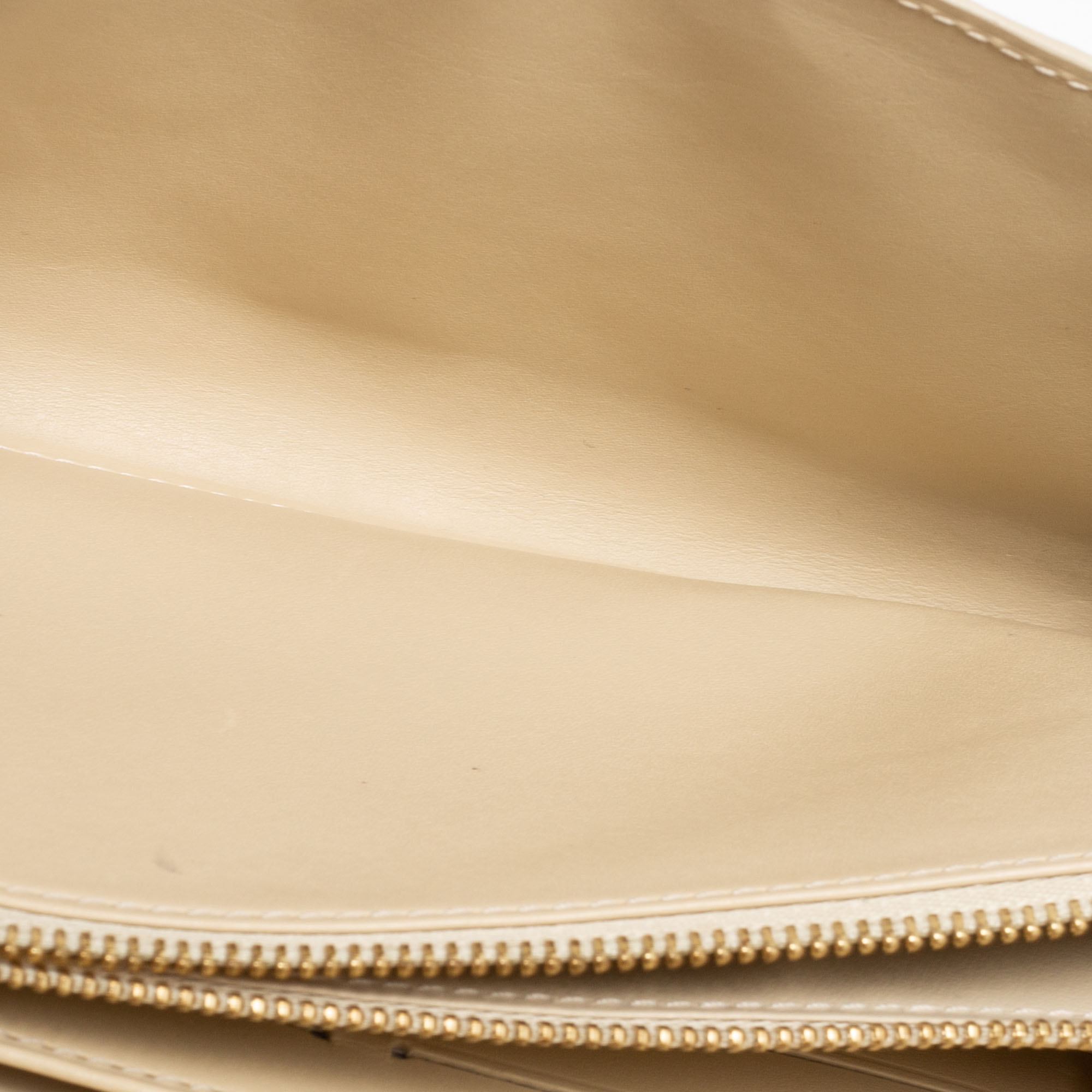 Louis Vuitton Blanc Corail Monogram Vernis Leather Sarah Wallet