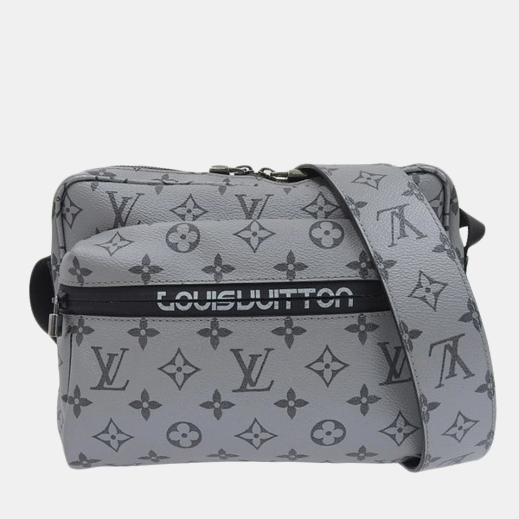 Louis Vuitton Grey Monogram Canvas Outdoor Reflect Messenger Bag
Louis Vuitton Grey Monogram Canvas Outdoor Reflect Messenger Bag