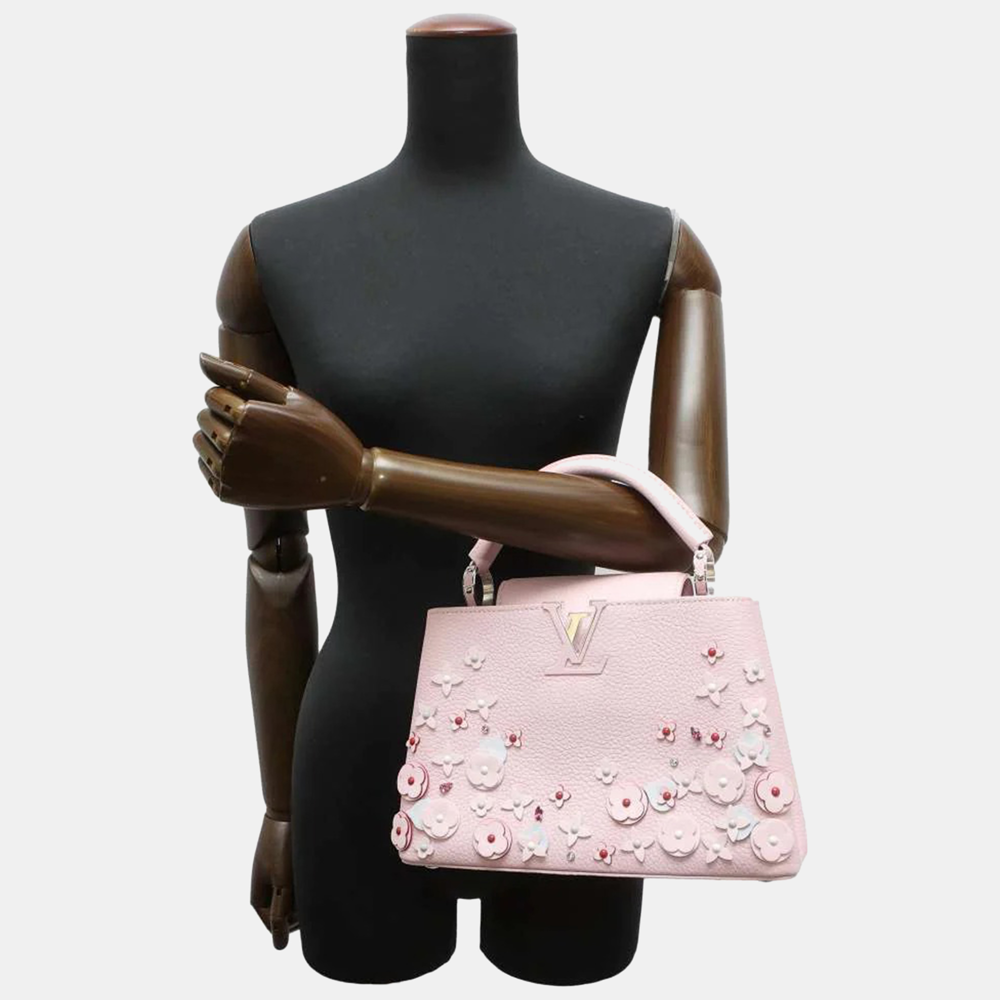 Louis Vuitton Rose Ballerine Taurillon Leather Flowers Capucines BB Top Handle Bag, Pink
Louis Vuitton Rose Ballerine Taurillon Leather Flowers Capucines BB Top Handle Bag, Pink