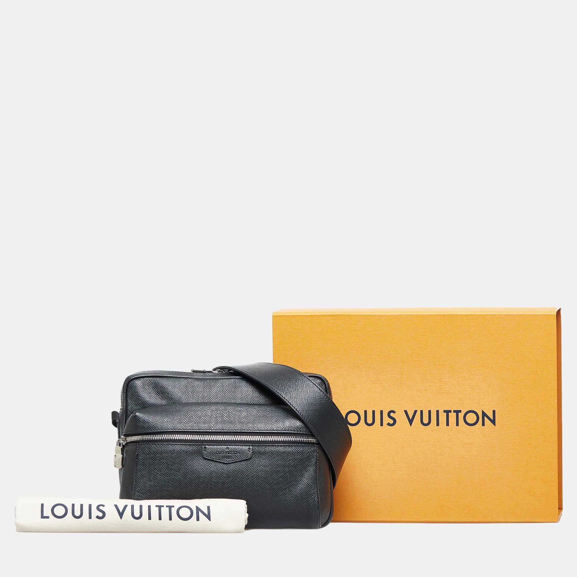Louis Vuitton Black Taiga Outdoor Messenger