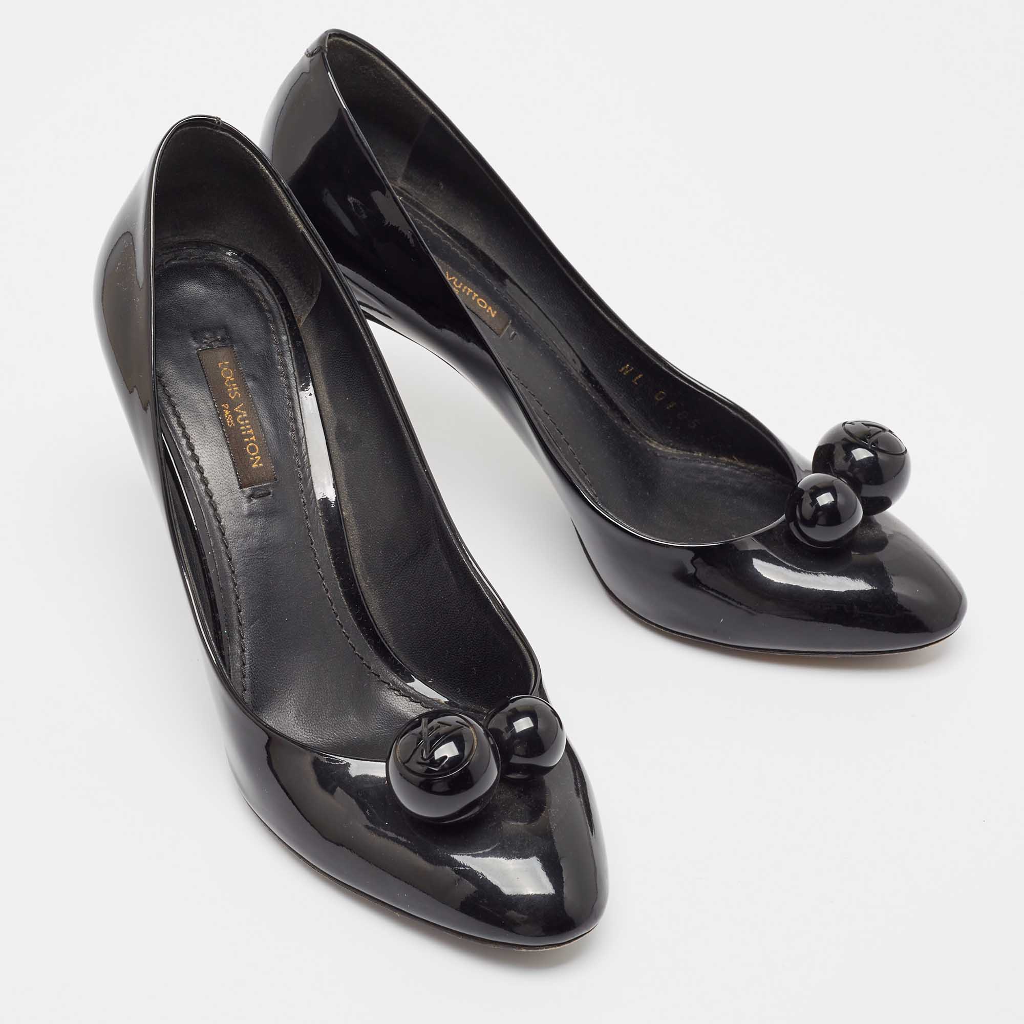 Louis Vuitton Black Patent Leather Betty Pumps Size 38