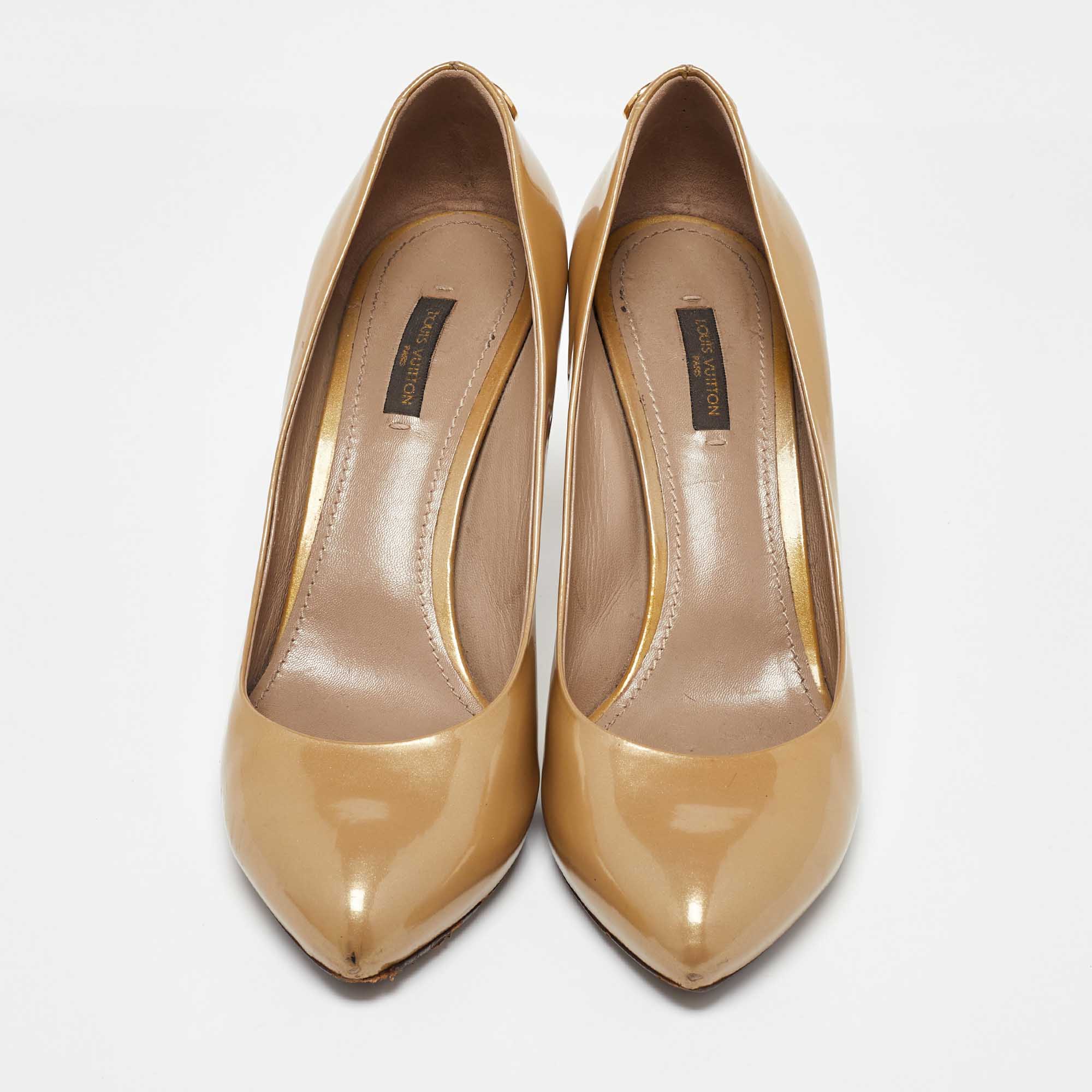 Louis Vuitton Beige Patent Leather Lock It Pumps Size 40