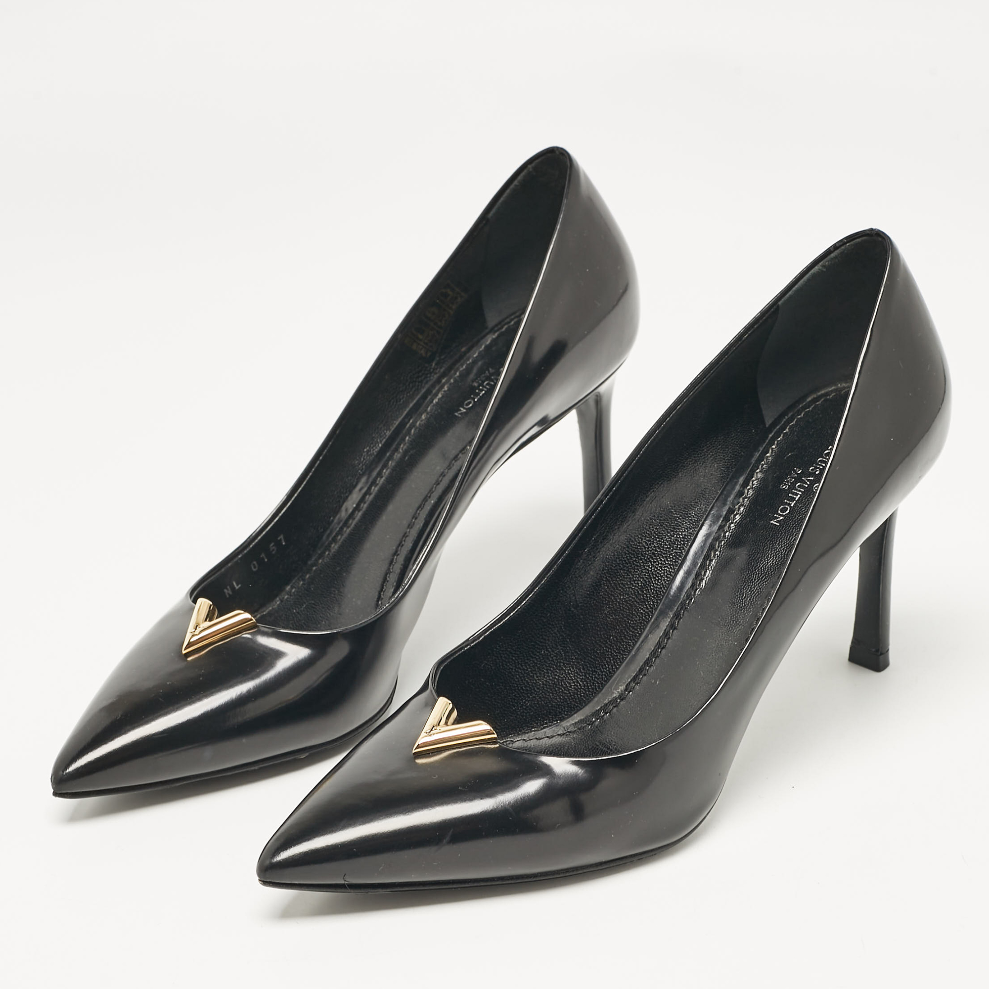 Louis Vuitton Black Leather Heart Breaker Pumps Size 38