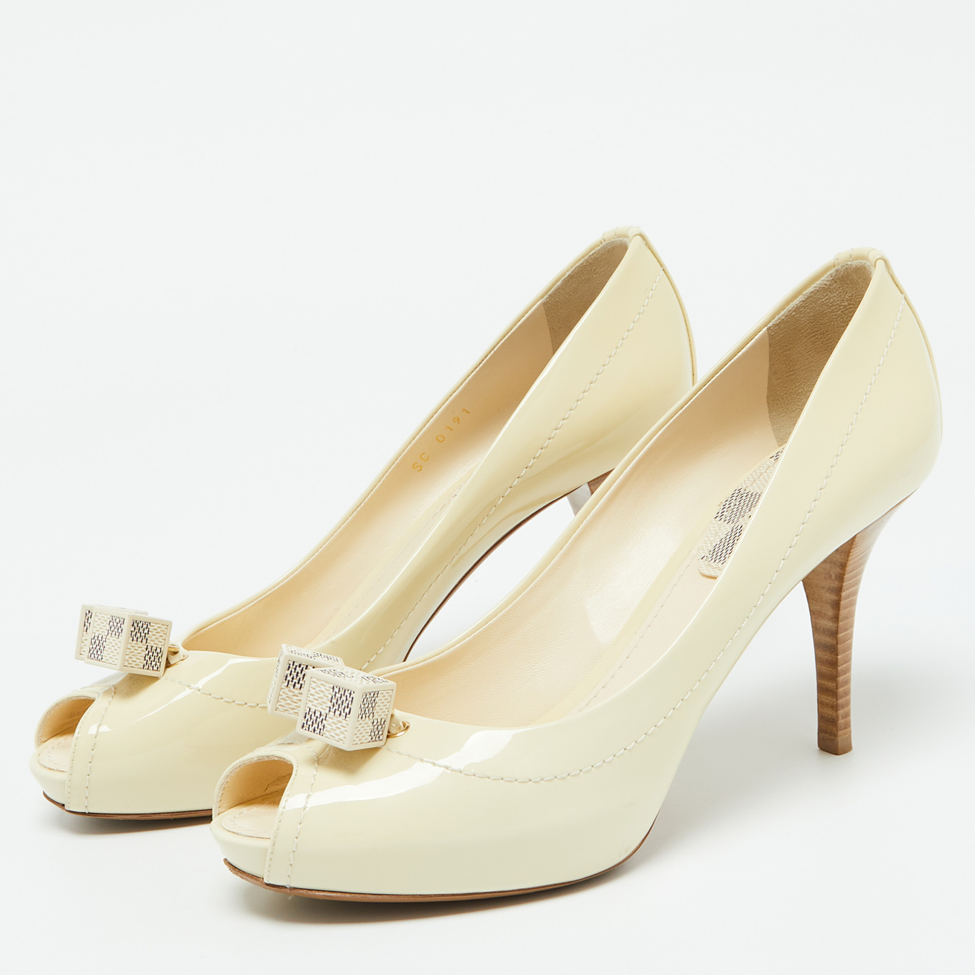 Louis Vuitton Cream Patent Leather And Damier Azur Canvas Peep Toe Pumps Size 38.5