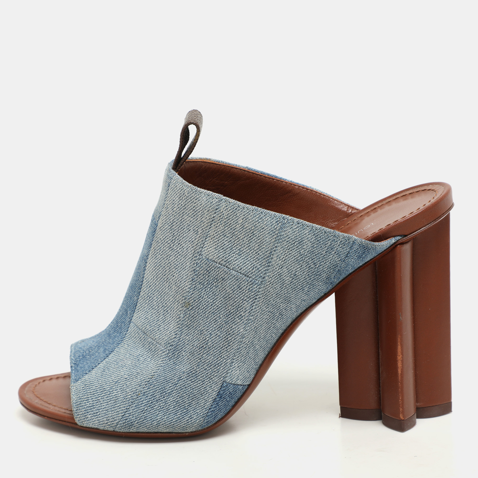 Louis Vuitton Faded Blue Patchwork Denim Flower Heel Mules Size 37
Louis Vuitton Faded Blue Patchwork Denim Flower Heel Mules Size 37