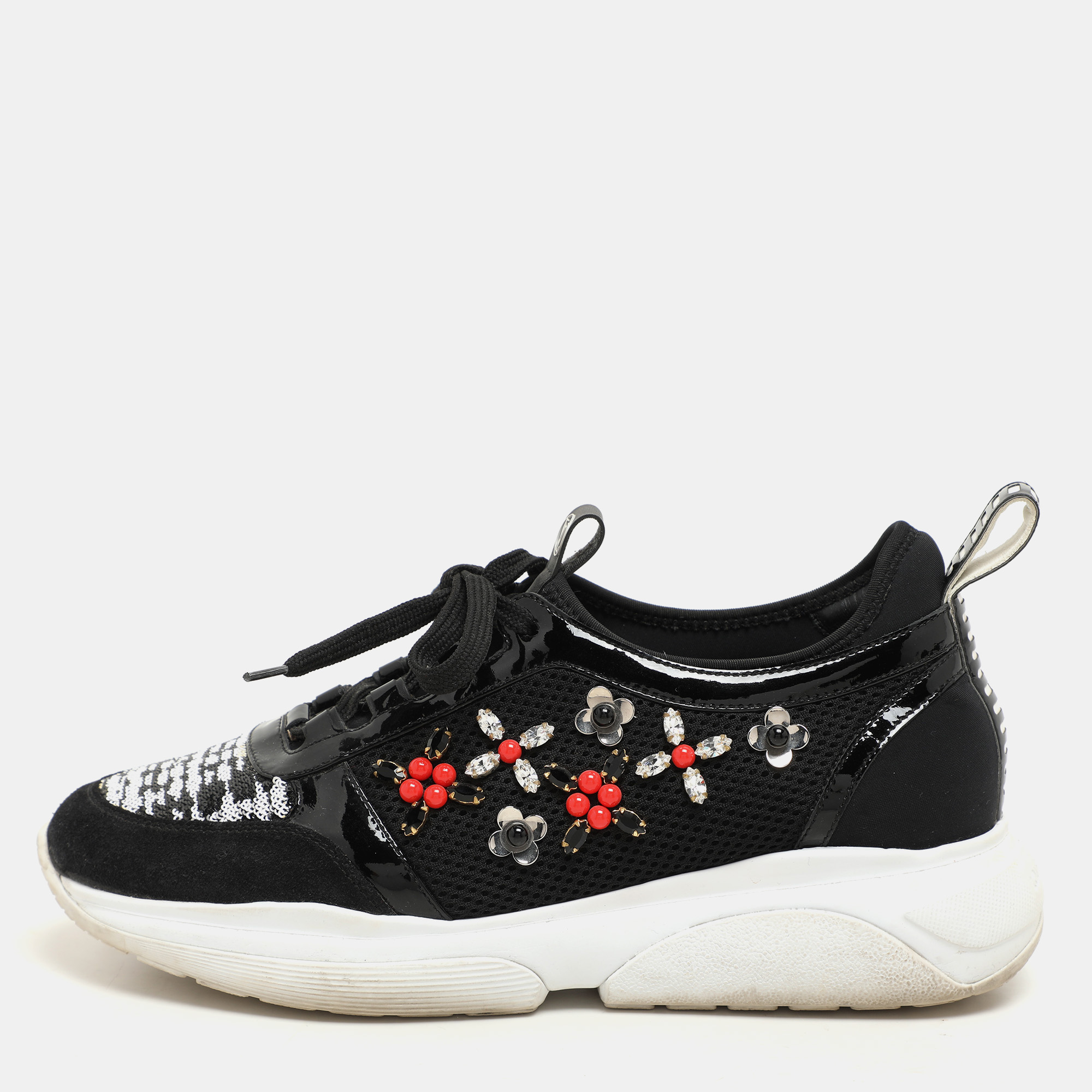 Louis Vuitton Black Patent Leather And Mesh Crystal Embellished Low Top Sneakers Size
Louis Vuitton Black Patent Leather And Mesh Crystal Embellished Low Top Sneakers Size