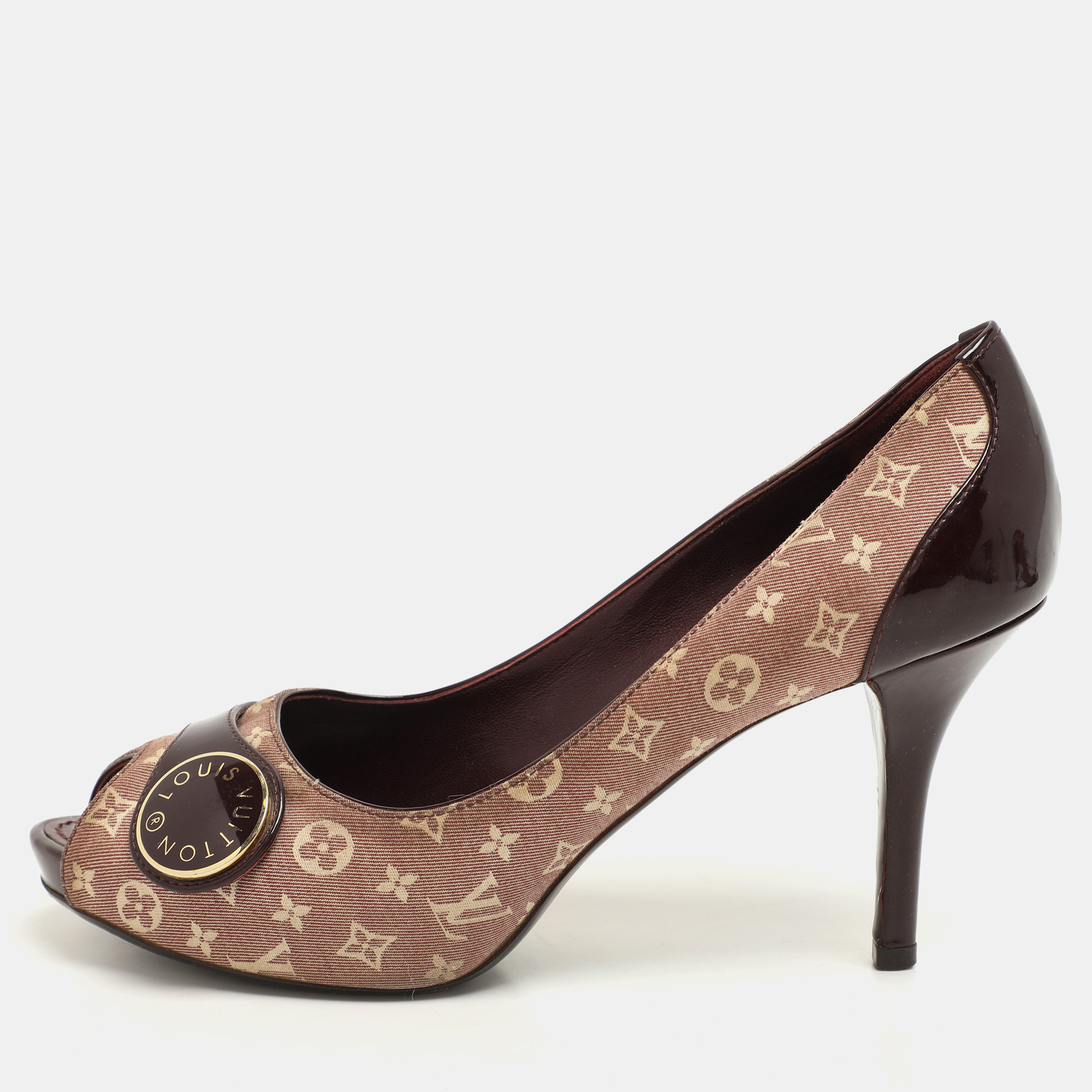 Louis Vuitton Burgundy Mini Lin Canvas and Patent Leather Peep Toe Pumps Size
Louis Vuitton Burgundy Mini Lin Canvas and Patent Leather Peep Toe Pumps Size