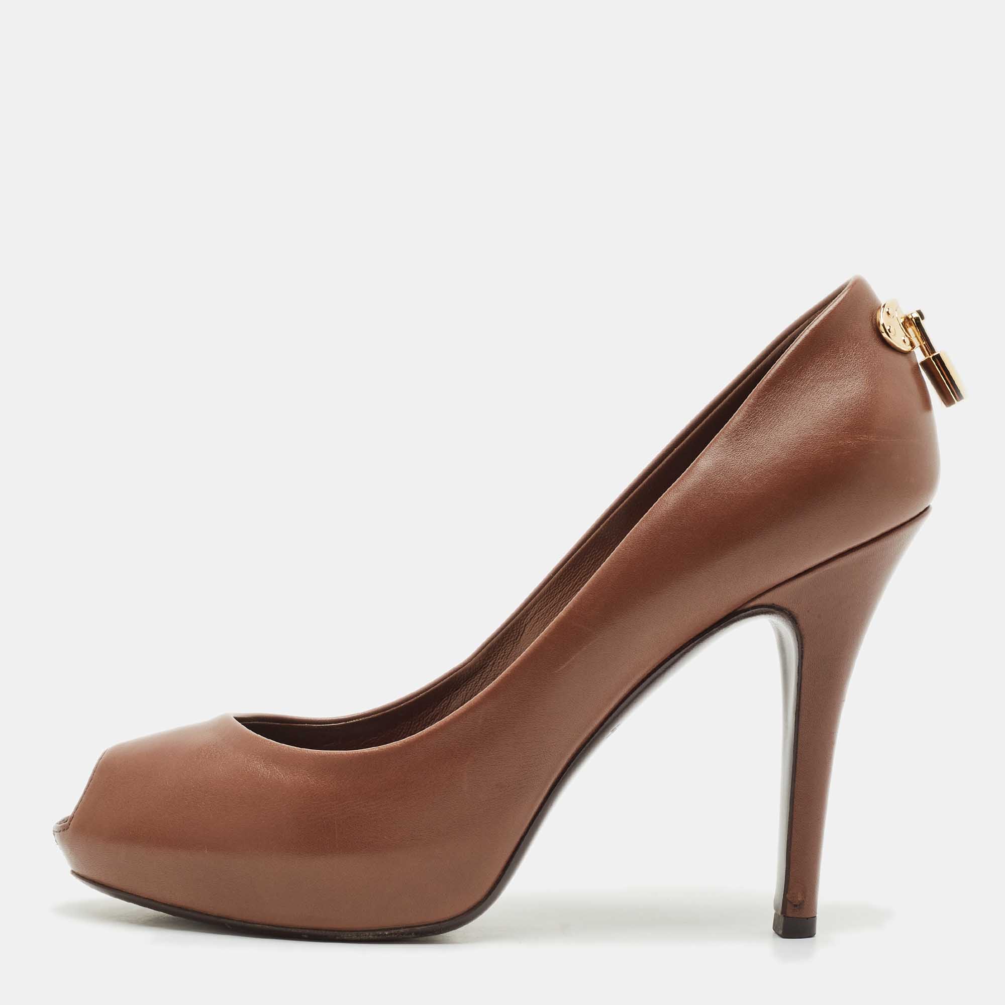 Louis Vuitton Dark Brown Leather Oh Really! Platform Peep Toe Pumps Size
Louis Vuitton Dark Brown Leather Oh Really! Platform Peep Toe Pumps Size