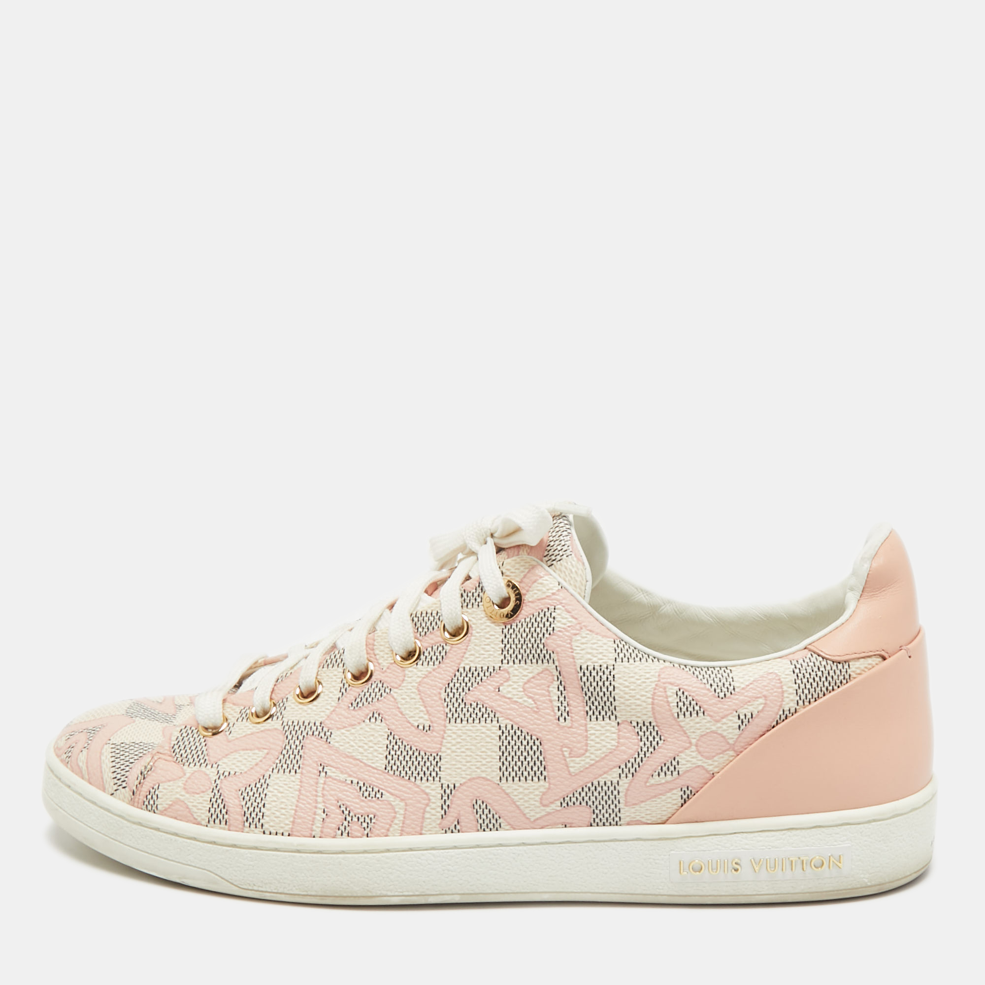 Louis Vuitton Rose Ballerine Damier Azur Tahitienne Bora Bora Sneakers Size, Pink
Louis Vuitton Rose Ballerine Damier Azur Tahitienne Bora Bora Sneakers Size, Pink