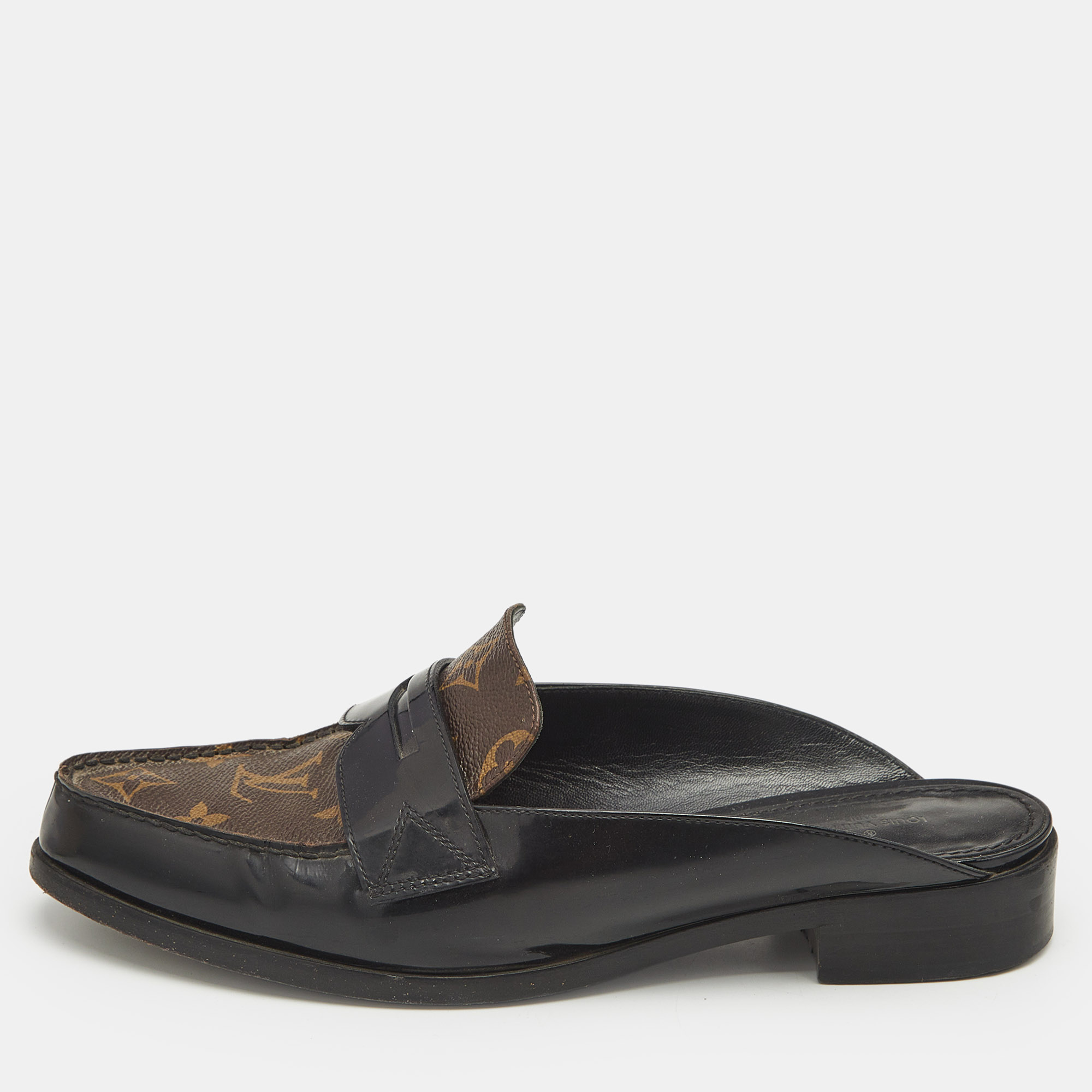 Louis Vuitton Brown/Black Monogram Canvas and Patent Leather Academy Loafer Mules Size
Louis Vuitton Brown/Black Monogram Canvas and Patent Leather Academy Loafer Mules Size