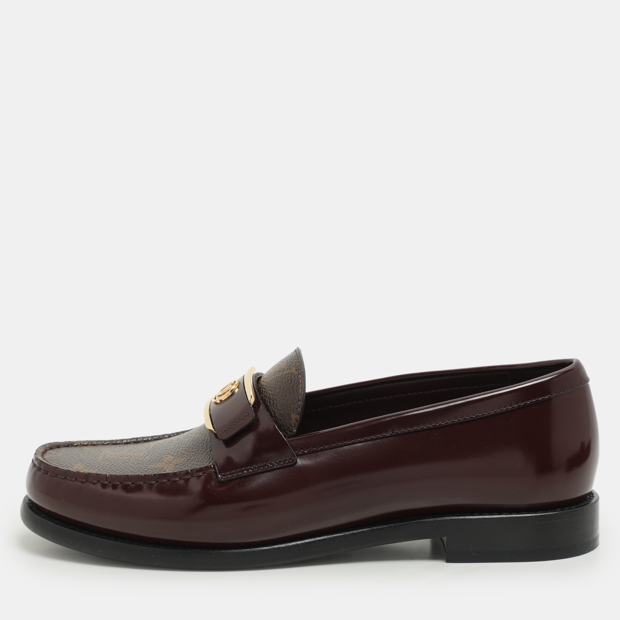 Louis Vuitton Burgundy Leather and Monogram Canvas Academy Loafers Size
Louis Vuitton Burgundy Leather and Monogram Canvas Academy Loafers Size