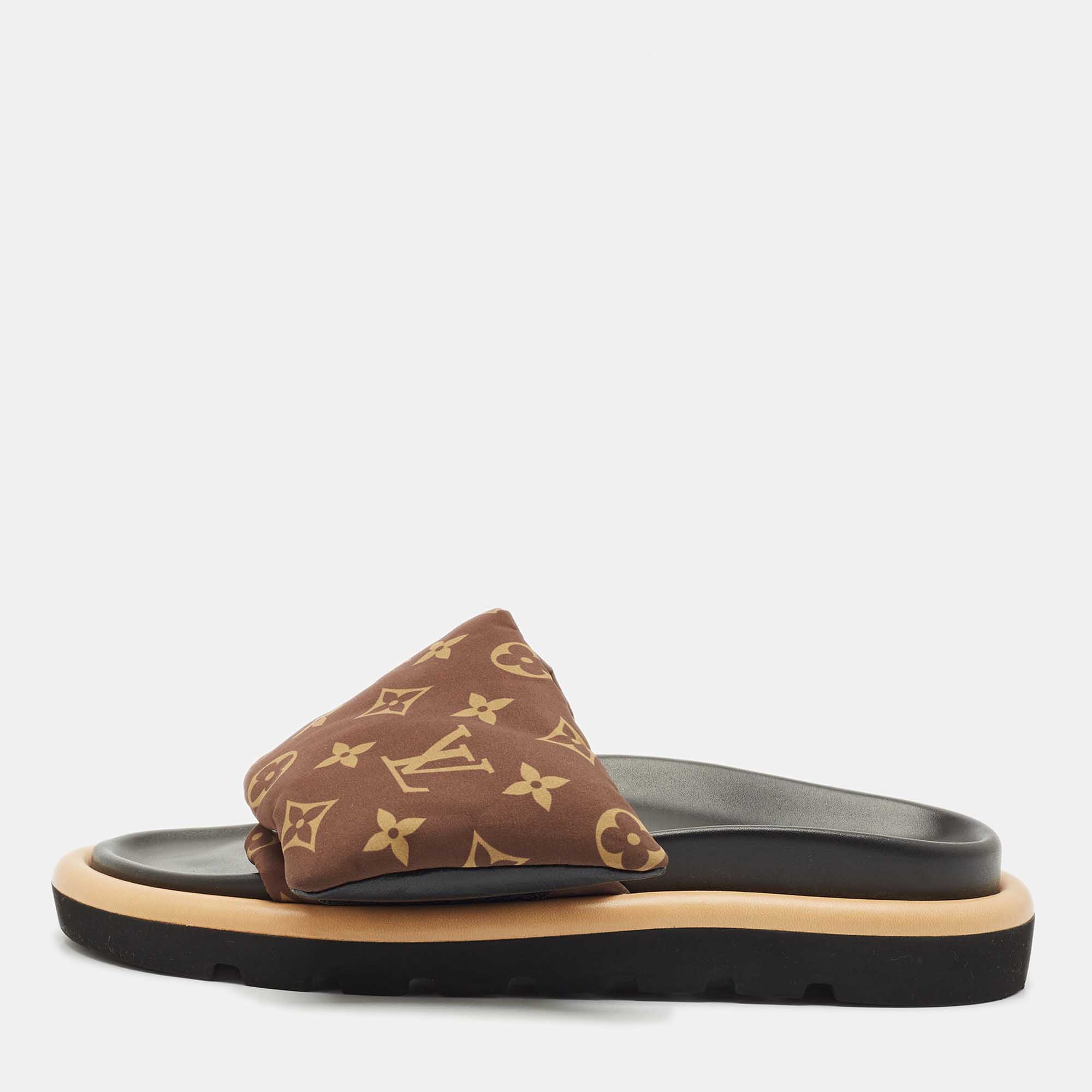 Louis Vuitton Brown Monogram Nylon Pool Pillow Comfort Flat Slide Sandals Size
Louis Vuitton Brown Monogram Nylon Pool Pillow Comfort Flat Slide Sandals Size