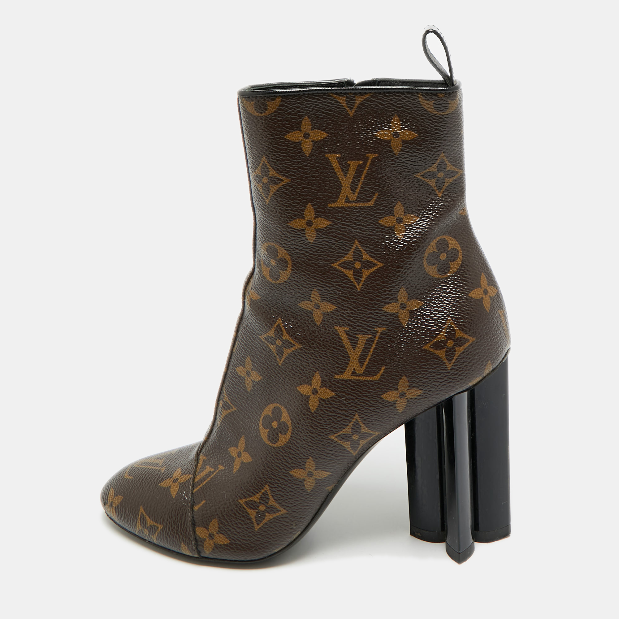 Louis Vuitton Size Brown Monogram Canvas Ankle Length Boots
Louis Vuitton Size Brown Monogram Canvas Ankle Length Boots