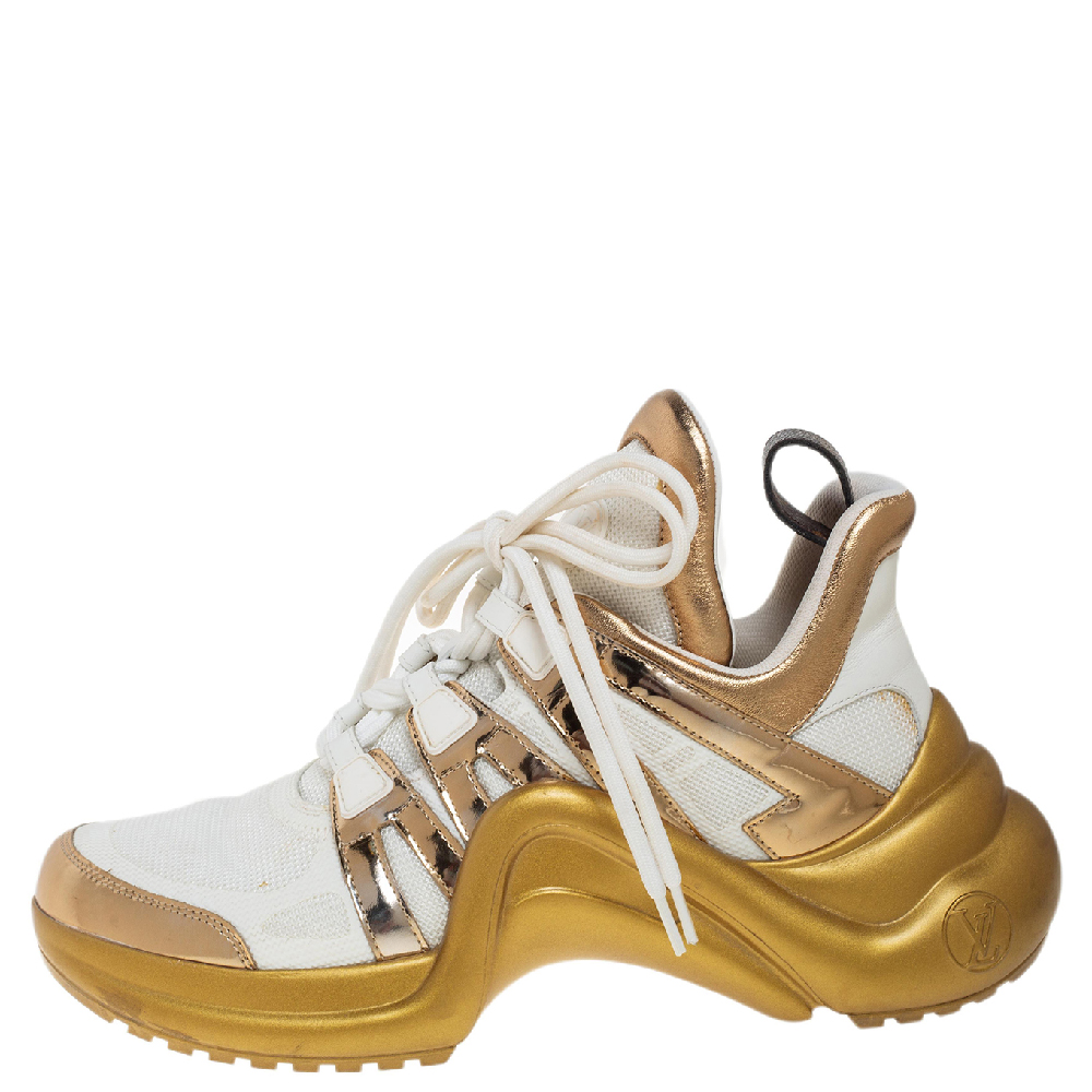 Louis Vuitton White/Gold Leather and Mesh LV Archlight Sneakers Size
Louis Vuitton White/Gold Leather and Mesh LV Archlight Sneakers Size