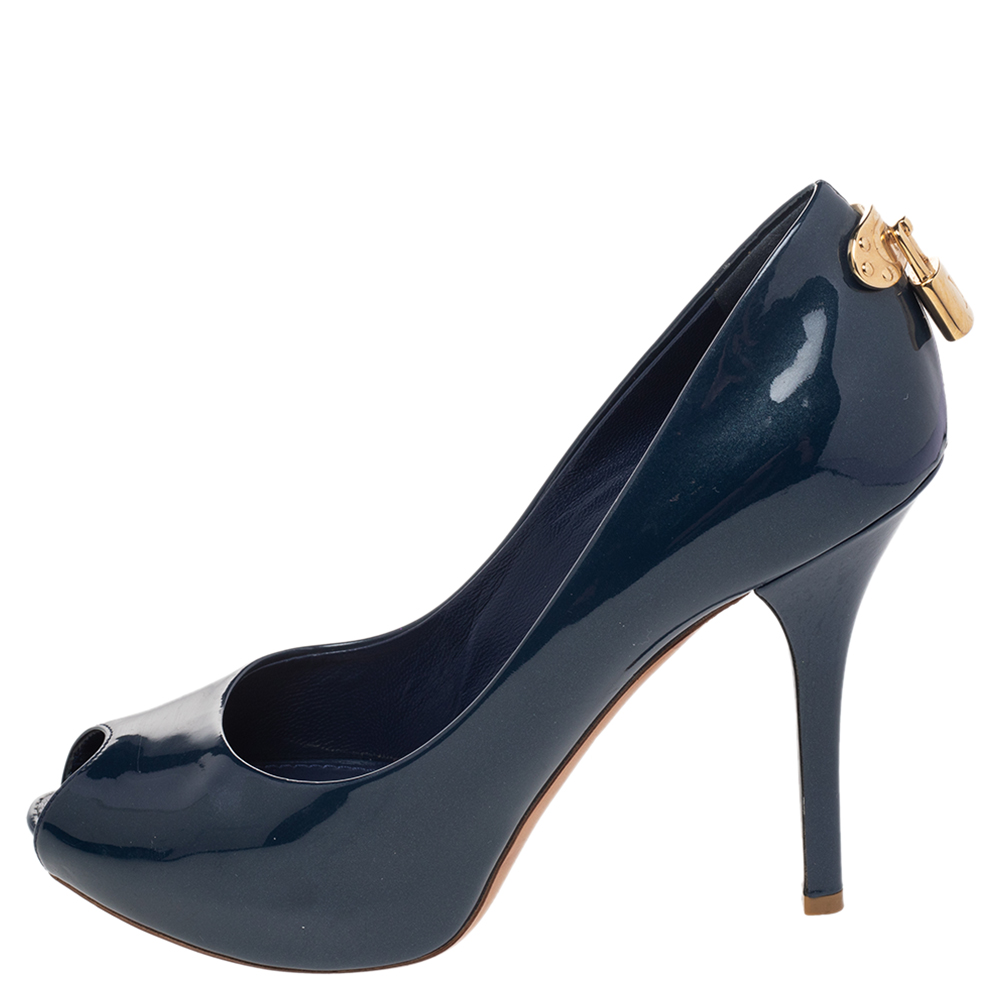Louis Vuitton Blue Patent Leather Oh Really! Peep Toe Pumps Size
Louis Vuitton Blue Patent Leather Oh Really! Peep Toe Pumps Size
