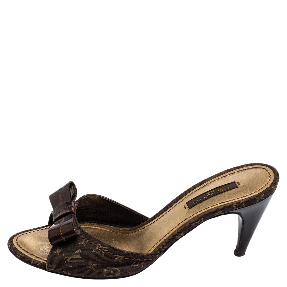 

Louis Vuitton Brown Monogram Canvas And Patent Leather Slide Mule Sandals Size