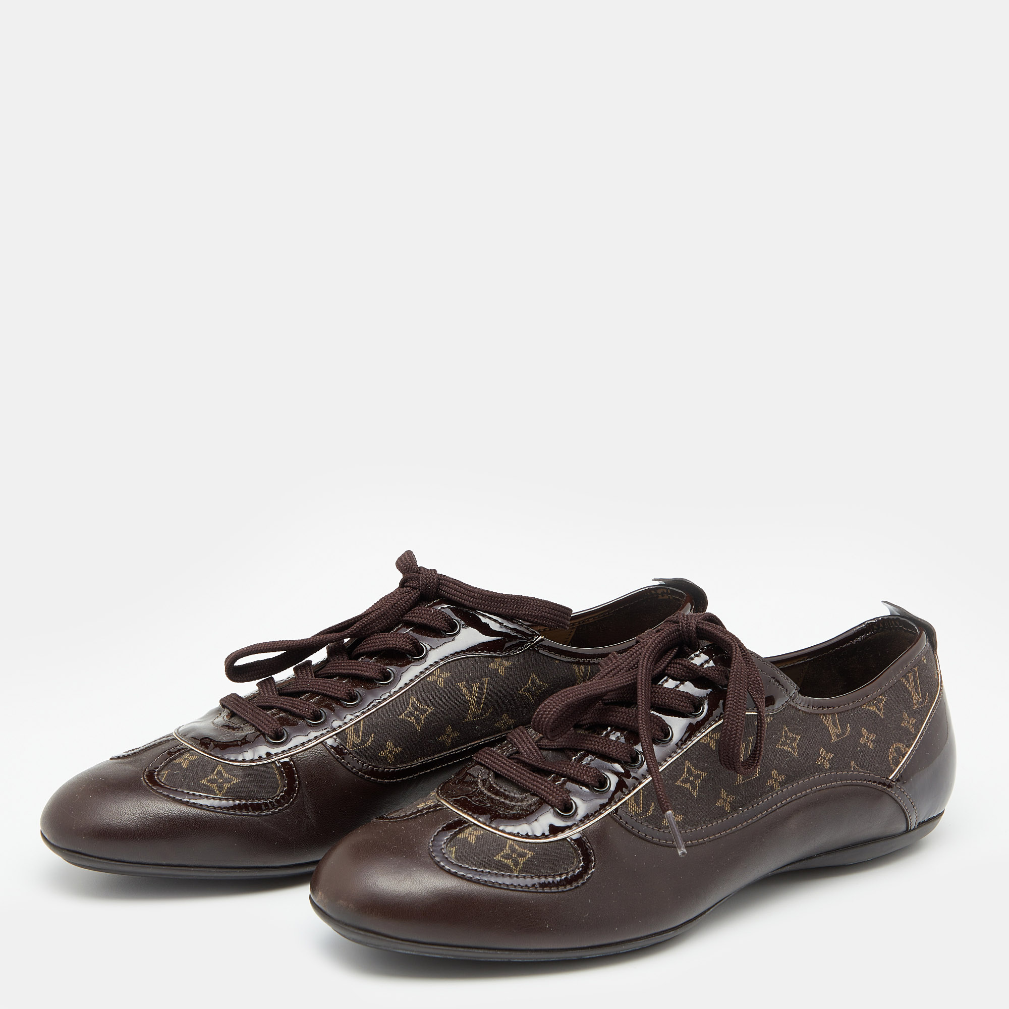Louis Vuitton Brown Leather and Mini Lin Canvas Low Top Sneakers Size
Louis Vuitton Brown Leather and Mini Lin Canvas Low Top Sneakers Size
