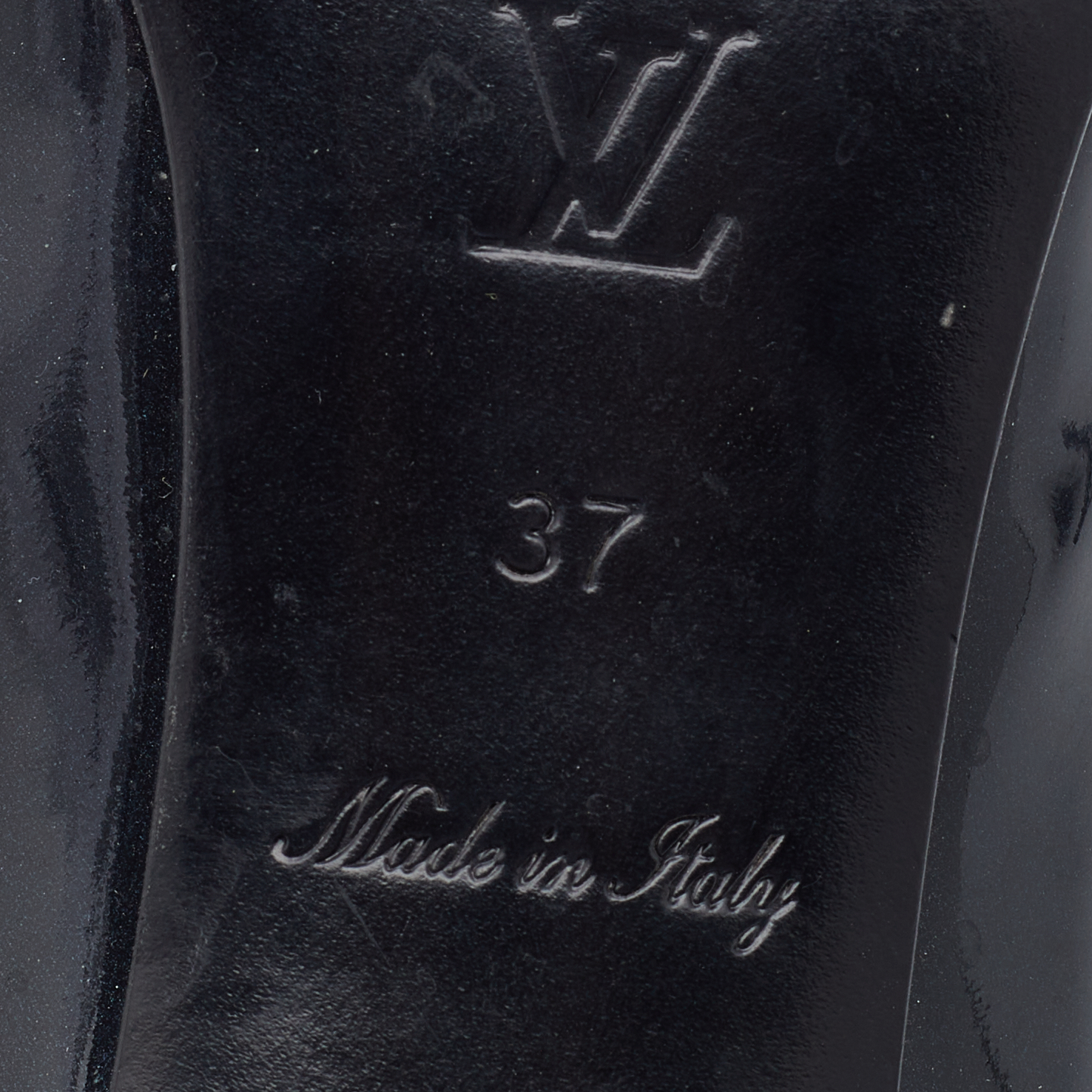 Louis Vuitton Navy Blue Patent Leather Pumps Size 37