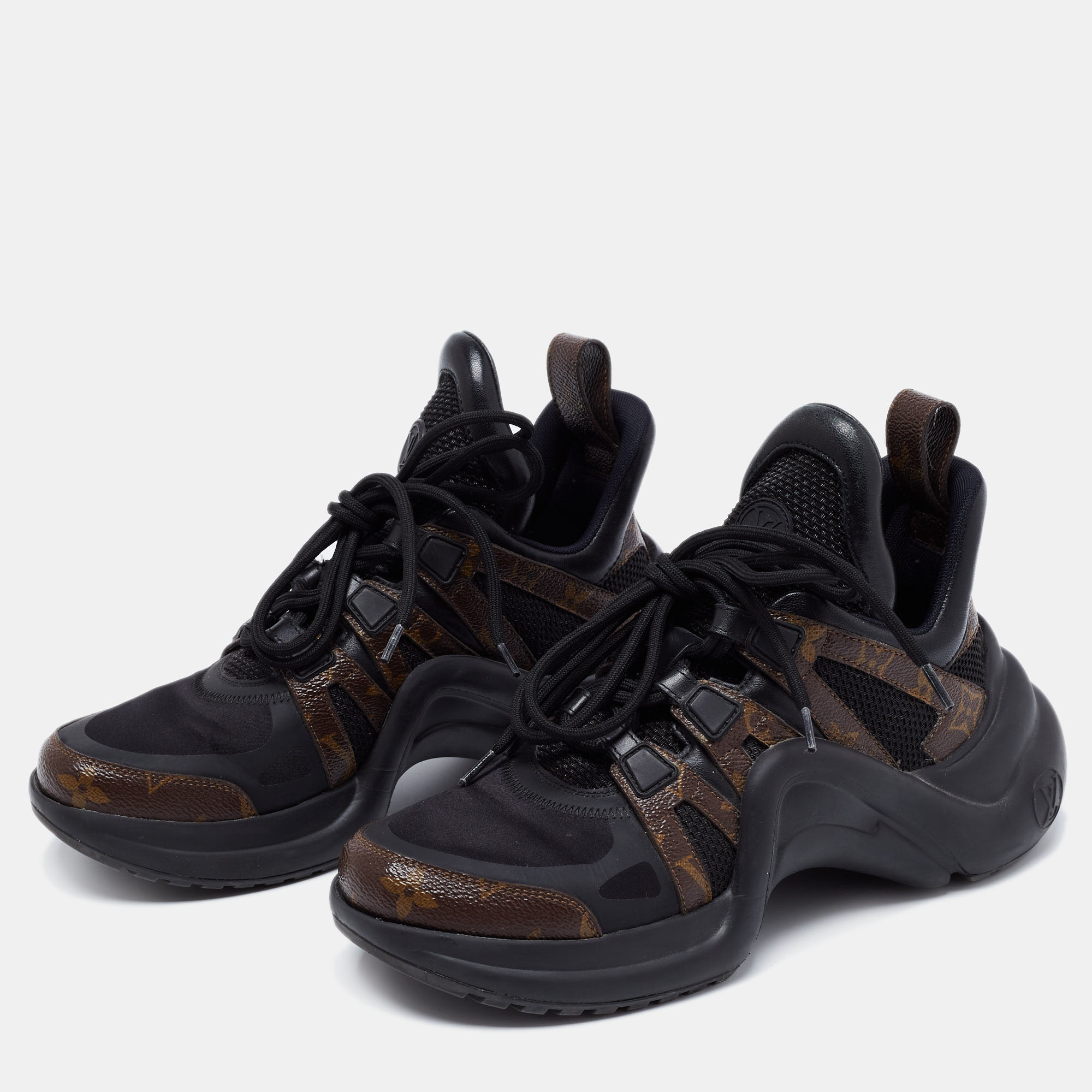 Louis Vuitton Black/Brown Satin, Mesh, Leather and Monogram Canvas Archlight Low-Top Sneakers Size 
Louis Vuitton Black/Brown Satin, Mesh, Leather and Monogram Canvas Archlight Low-Top Sneakers Size