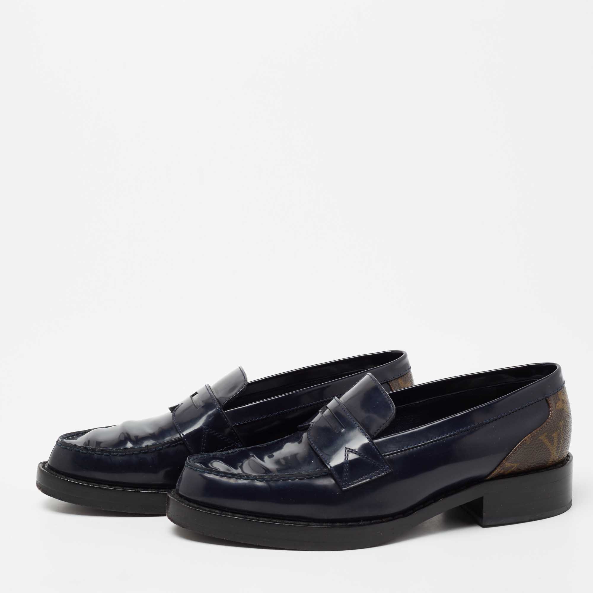 Louis Vuitton Navy Blue/Brown Monogram Canvas And Patent Leather Loafers Size
Louis Vuitton Navy Blue/Brown Monogram Canvas And Patent Leather Loafers Size