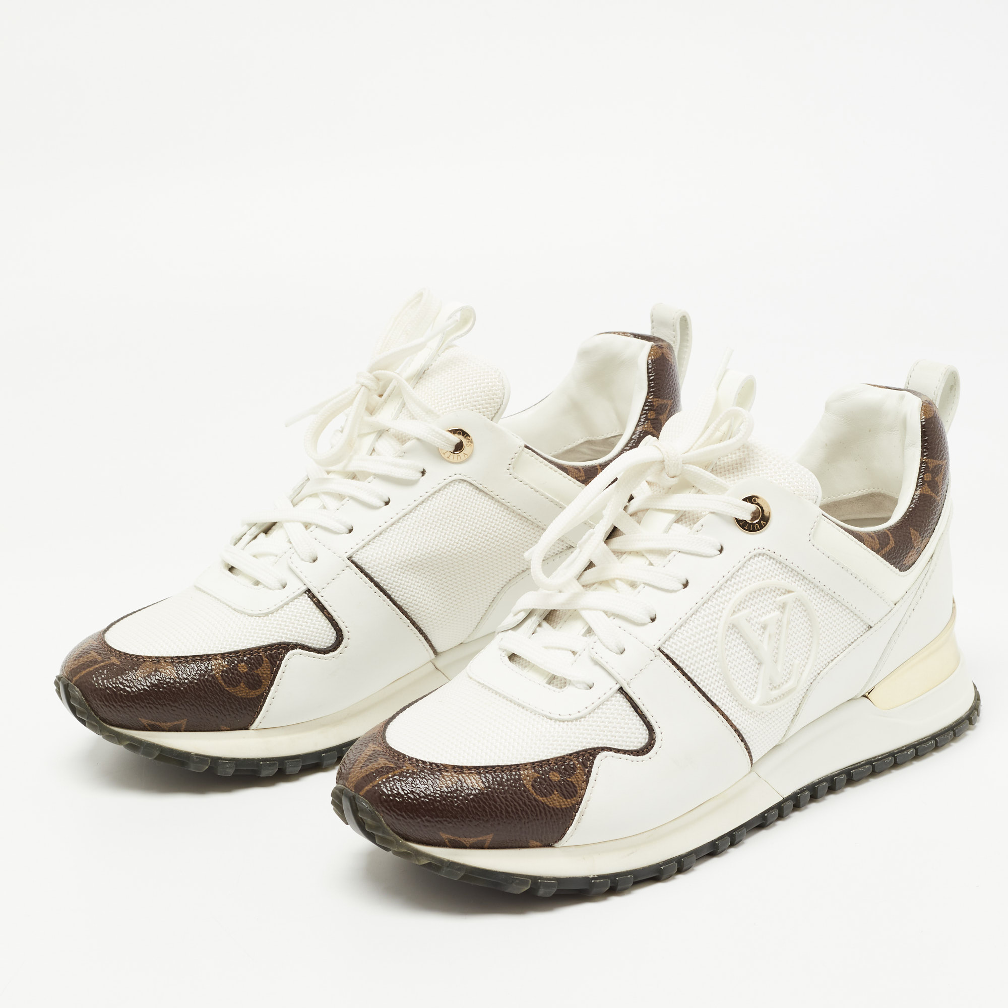 Louis Vuitton White/Brown Monogram Canvas and Leather Run Away Sneakers Size
Louis Vuitton White/Brown Monogram Canvas and Leather Run Away Sneakers Size