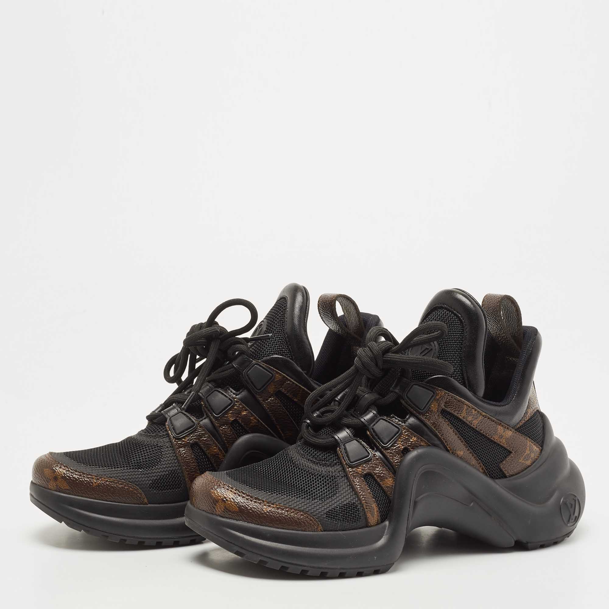 Louis Vuitton Black/Brown Monogram Canvas and Mesh Archlight Sneakers Size
Louis Vuitton Black/Brown Monogram Canvas and Mesh Archlight Sneakers Size