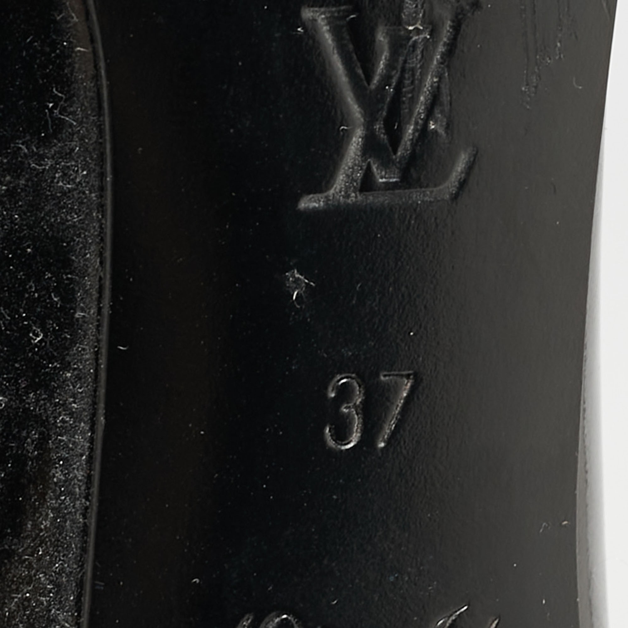 Louis Vuitton Black Patent Leather Pumps Size 37