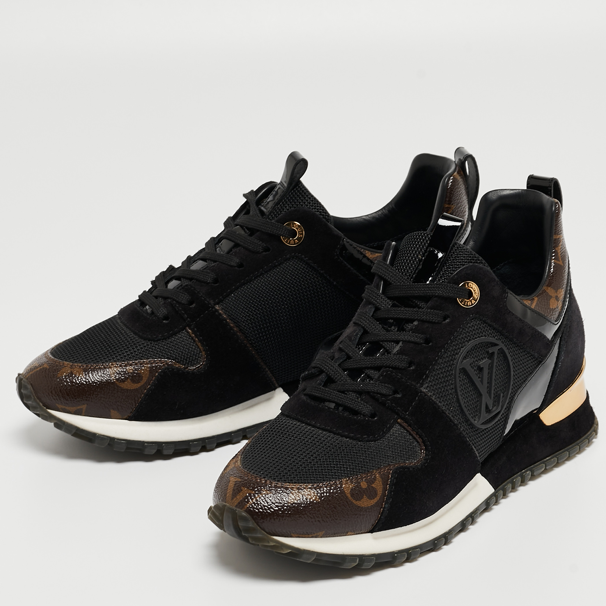 Louis Vuitton Black/Brown Monogram Canvas, Suede and Mesh Run Away Low Top Sneakers Size
Louis Vuitton Black/Brown Monogram Canvas, Suede and Mesh Run Away Low Top Sneakers Size