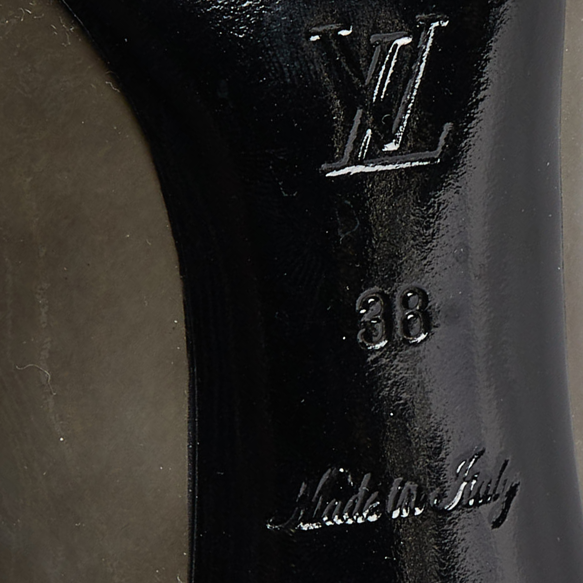 Louis Vuitton Grey Patent Leather Pumps Size 38