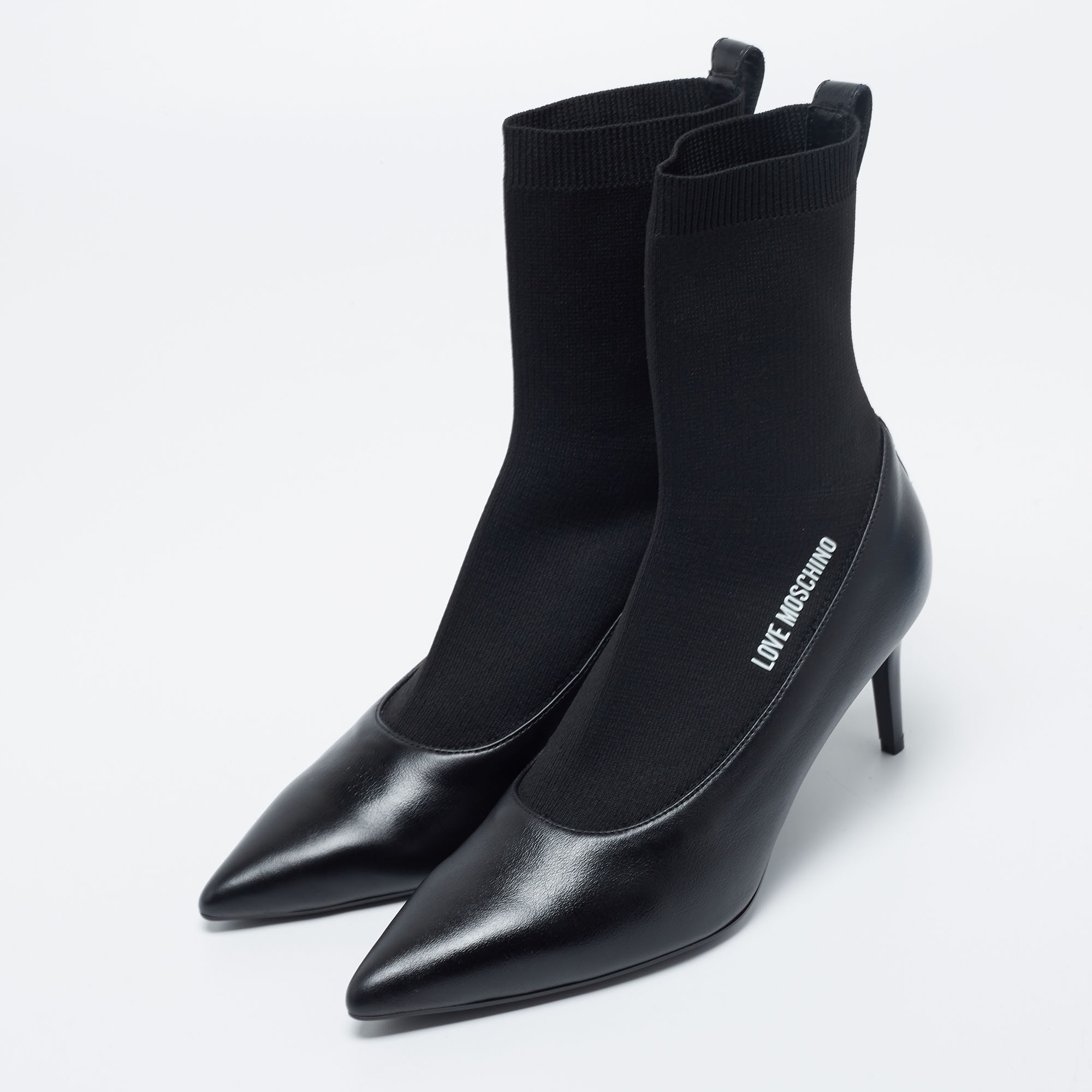 Love Moschino Black Leather And Knit Fabric Pointed Toe Classic Ankle Boots Size
Love Moschino Black Leather And Knit Fabric Pointed Toe Classic Ankle Boots Size