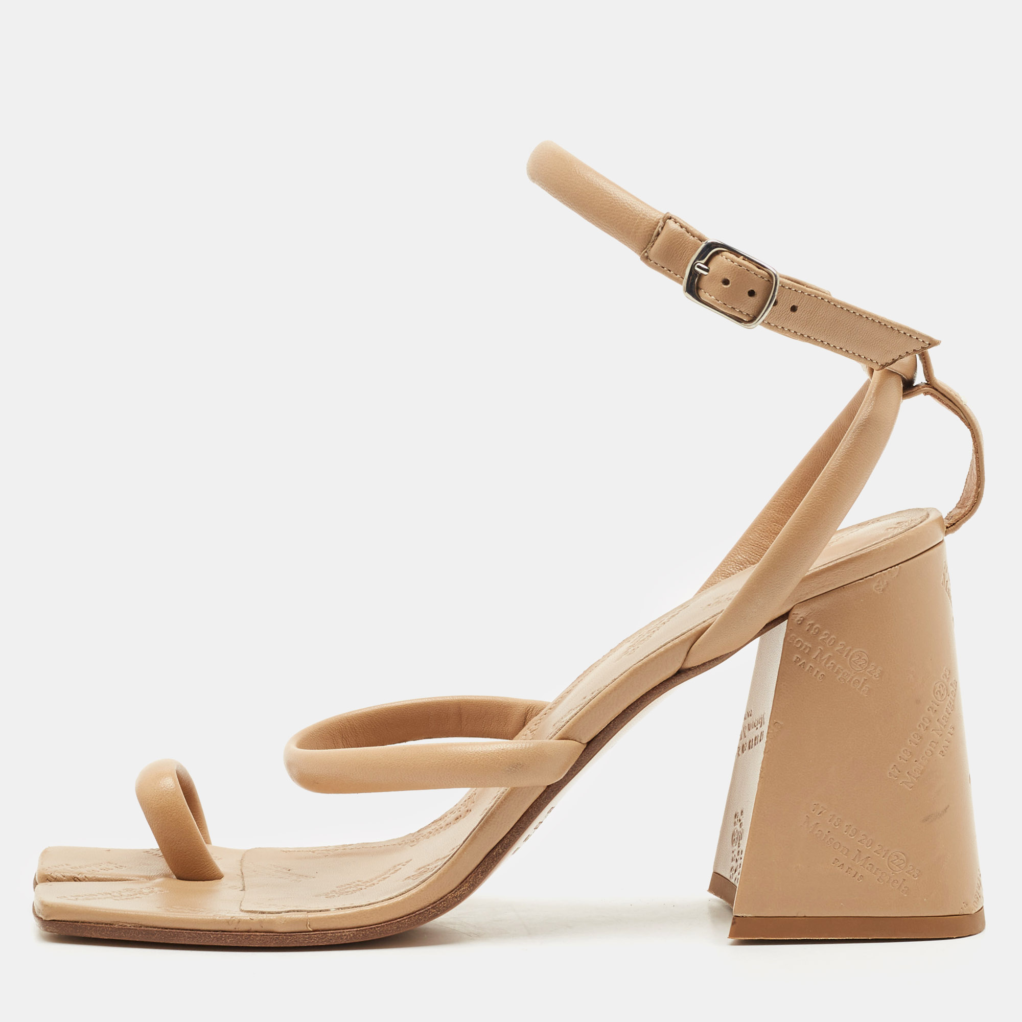 Maison Martin Margiela Beige Leather Square Toe Tabi Sandals Size, Brown
Maison Martin Margiela Beige Leather Square Toe Tabi Sandals Size, Brown