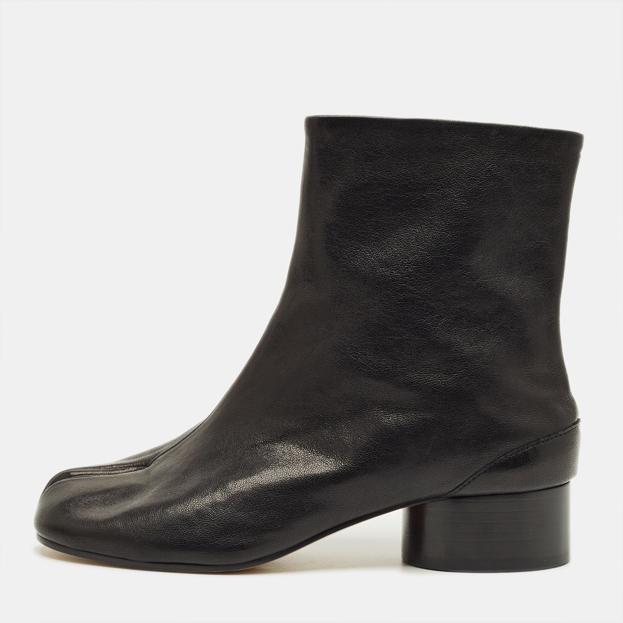 Maison Martin Margiela Black Leather Tabi Ankle Length Boots Size
Maison Martin Margiela Black Leather Tabi Ankle Length Boots Size