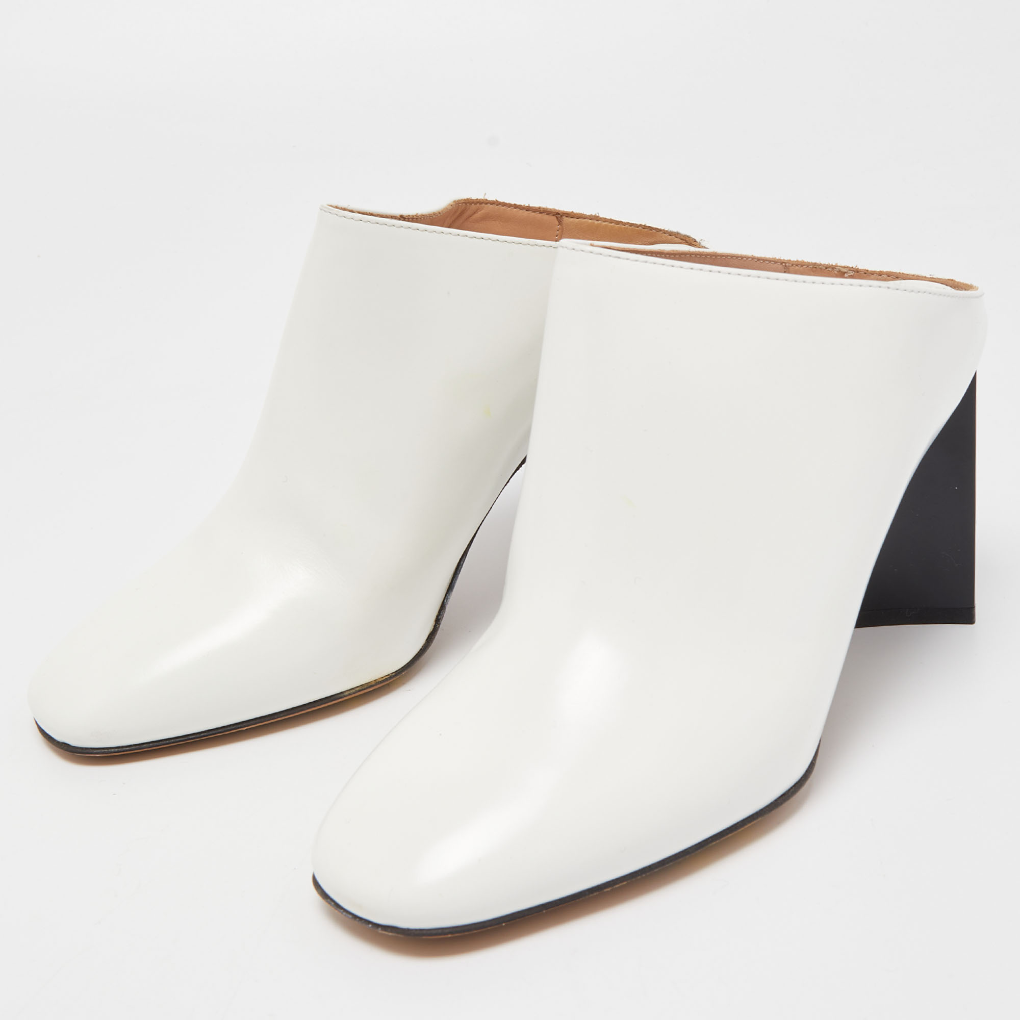 

Maison Martin Margiela White Leather Block Heel Mules Size