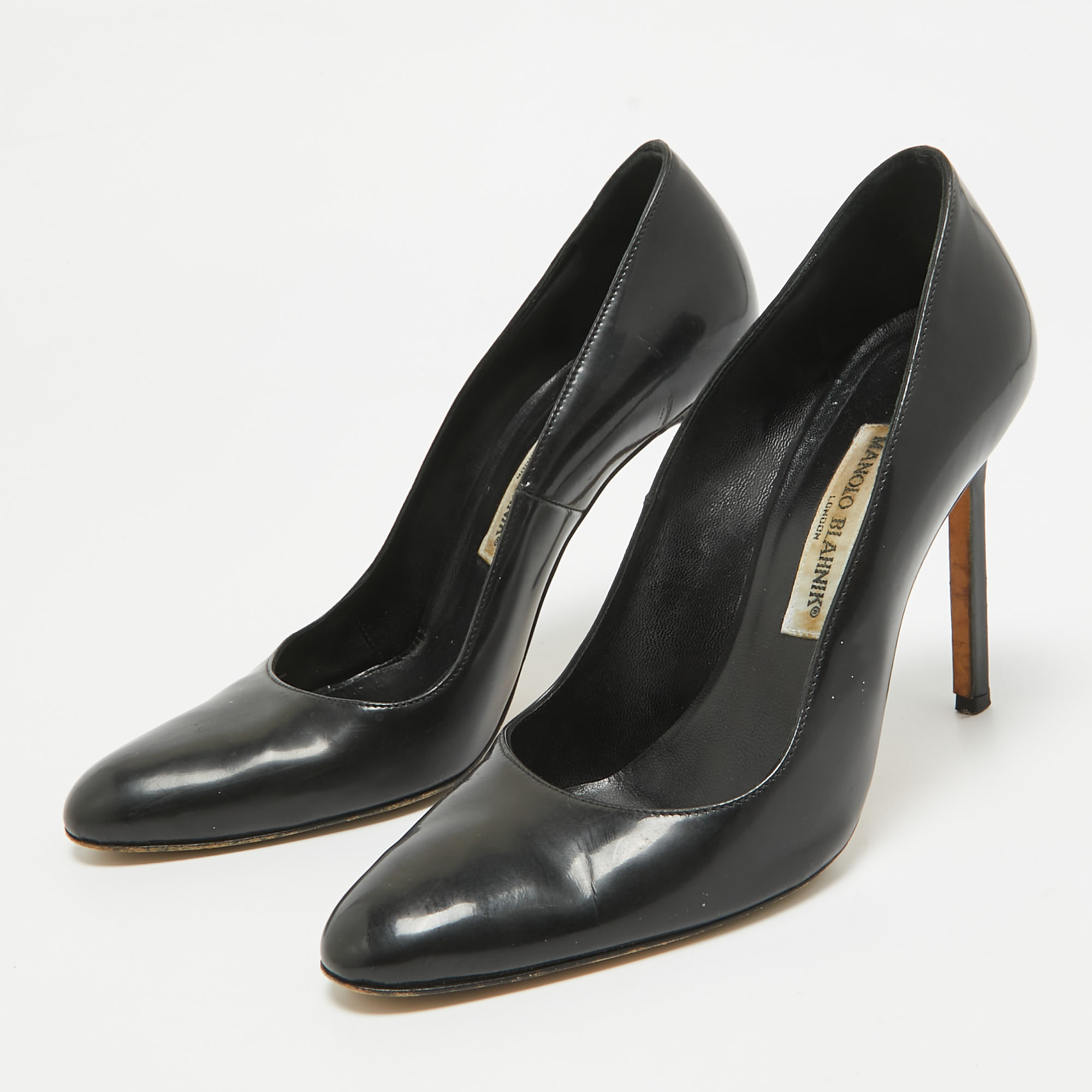 Manolo Blahnik Black Patent Leather Pointed Toe Pumps Size 37