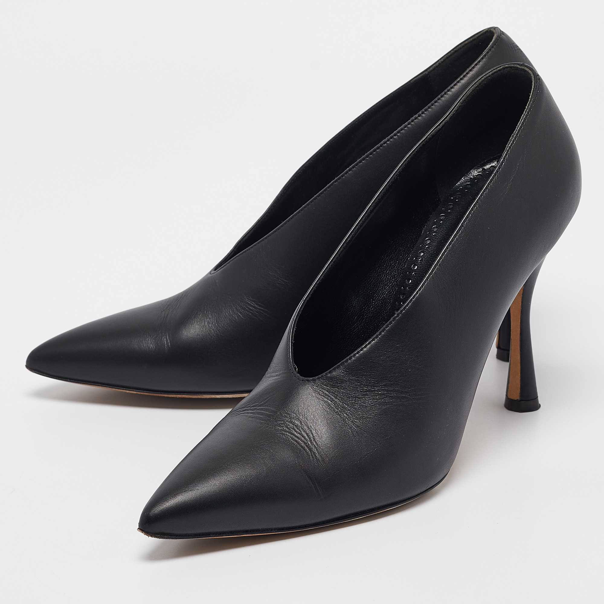 Manolo Blahnik Black Leather Pointed Toe Pumps Size 38.5