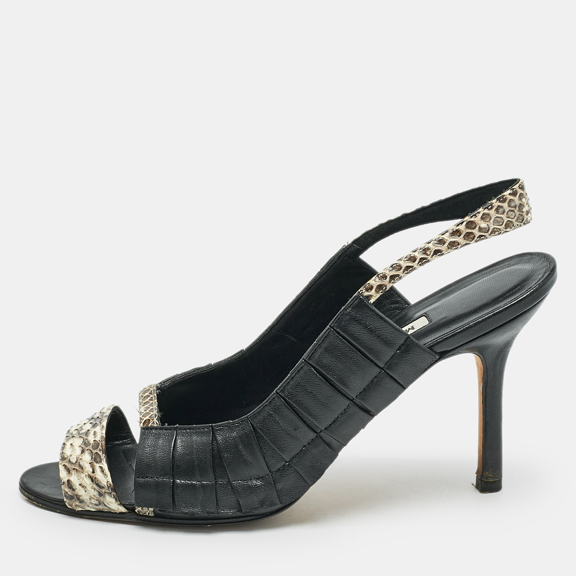 Manolo Blahnik Black/Beige Leather and Water snake Slingback Sandals Size
Manolo Blahnik Black/Beige Leather and Water snake Slingback Sandals Size