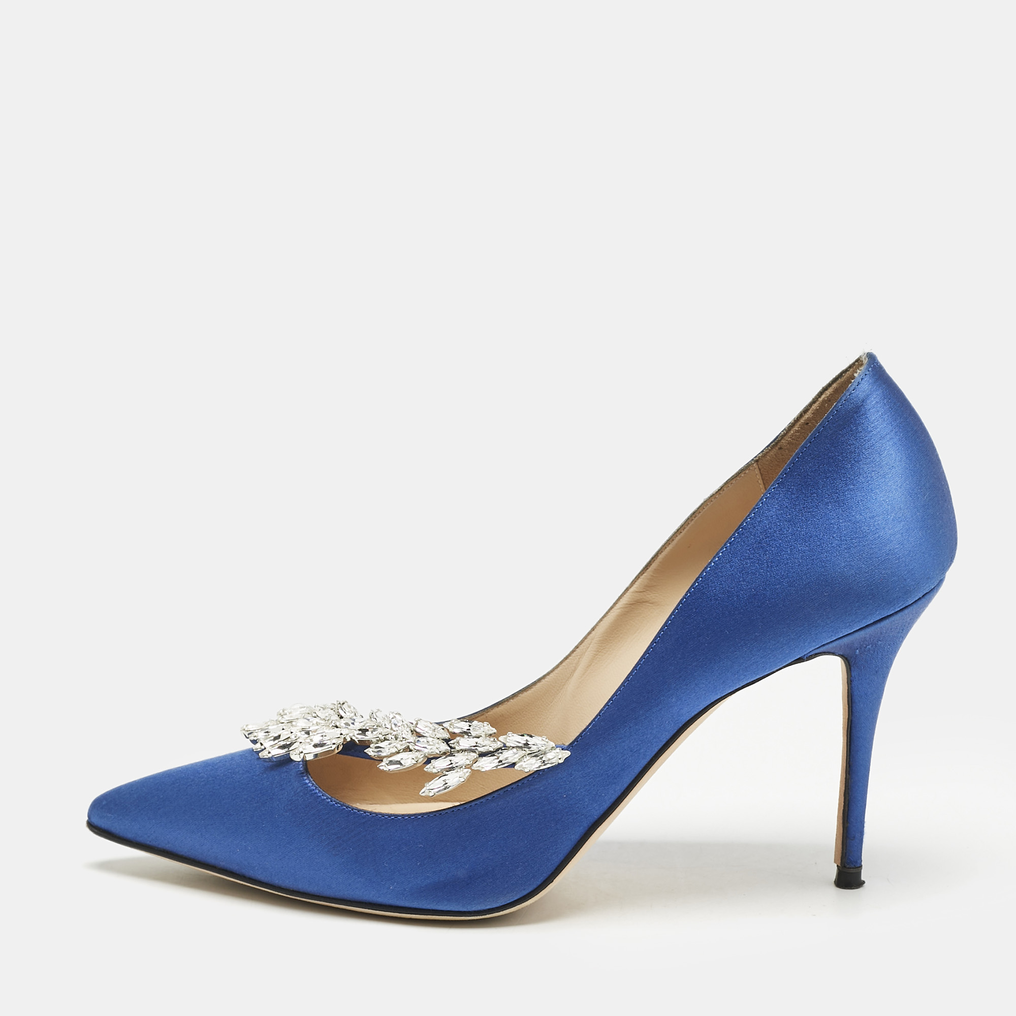 Manolo Blahnik Blue Satin Nadira Crystal Embellished Pointed Toe Pumps Size
Manolo Blahnik Blue Satin Nadira Crystal Embellished Pointed Toe Pumps Size