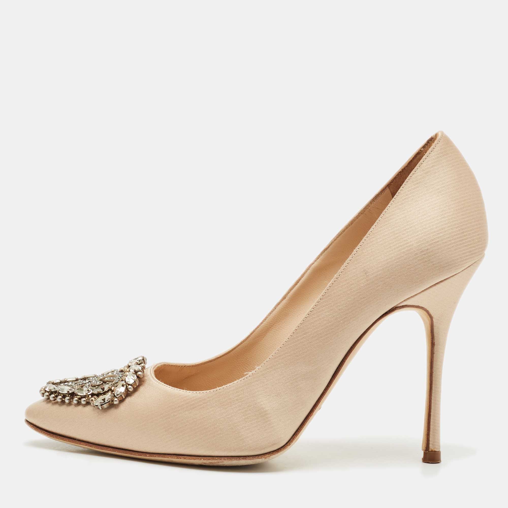 Manolo Blahnik Beige Satin Okkato Crystal Embellished Pumps Size
Manolo Blahnik Beige Satin Okkato Crystal Embellished Pumps Size