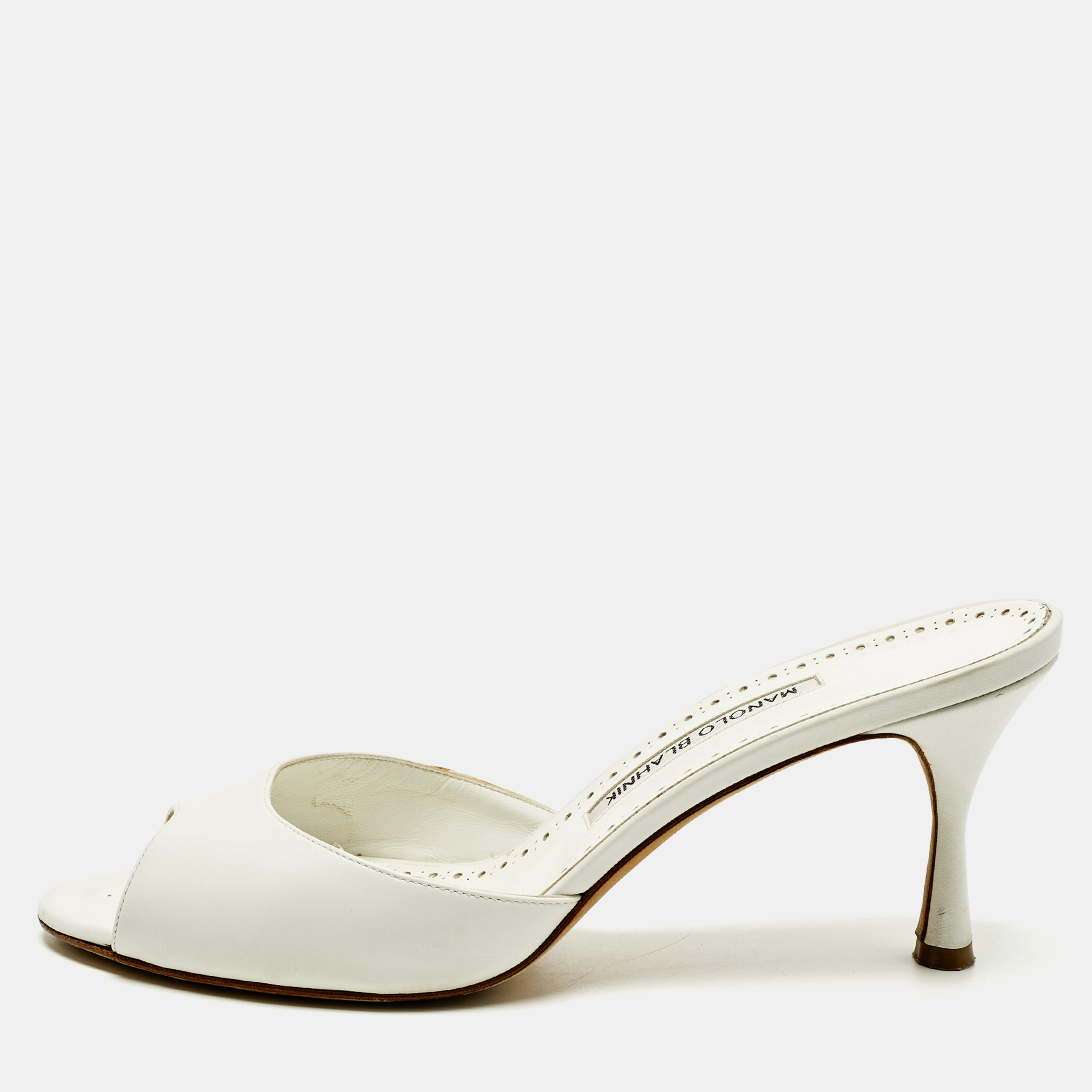 Manolo Blahnik Jadarona Size White Leather Slide Sandals
Manolo Blahnik Jadarona Size White Leather Slide Sandals