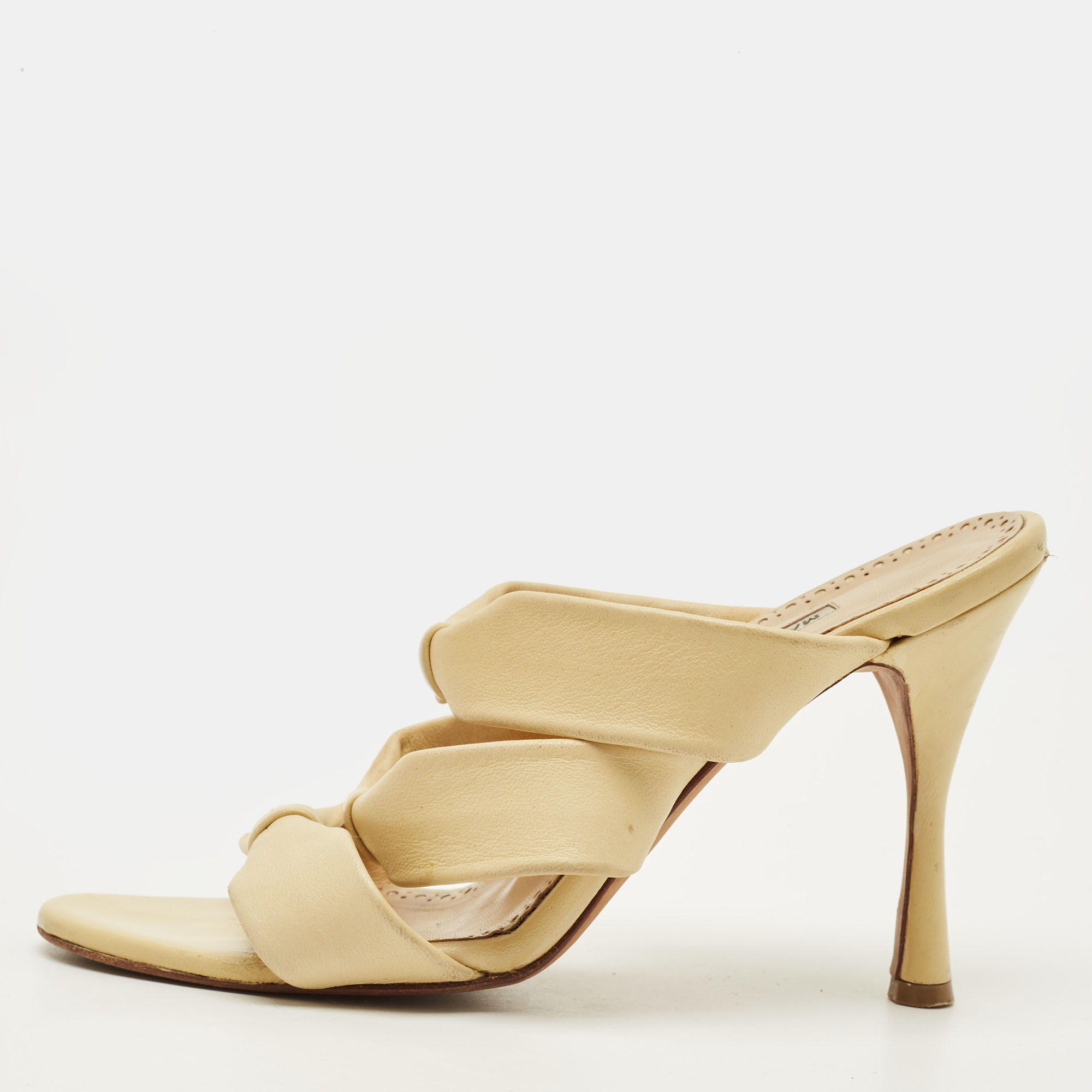 Manolo Blahnik Size Cream Leather Slide Sandals
Manolo Blahnik Size Cream Leather Slide Sandals