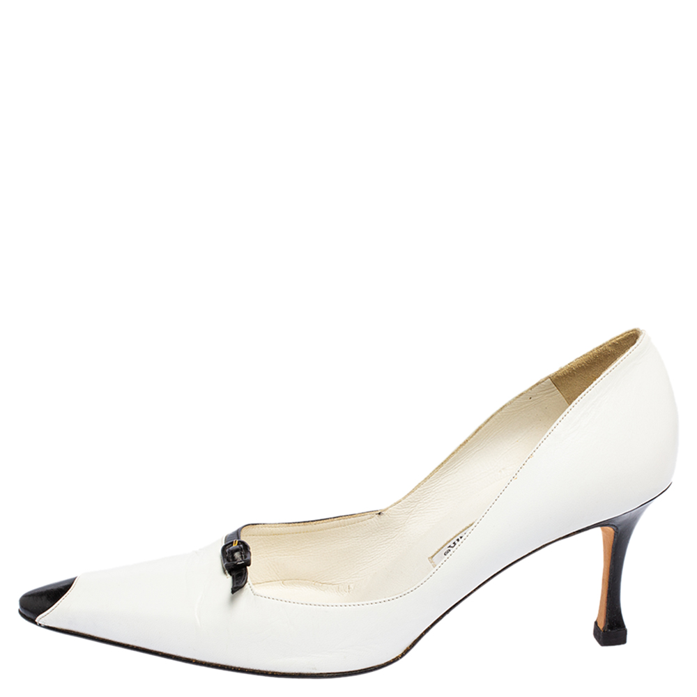 Manolo Blahnik White/Black Leather Buckle Embellished Pointed Toe Pumps Size
Manolo Blahnik White/Black Leather Buckle Embellished Pointed Toe Pumps Size