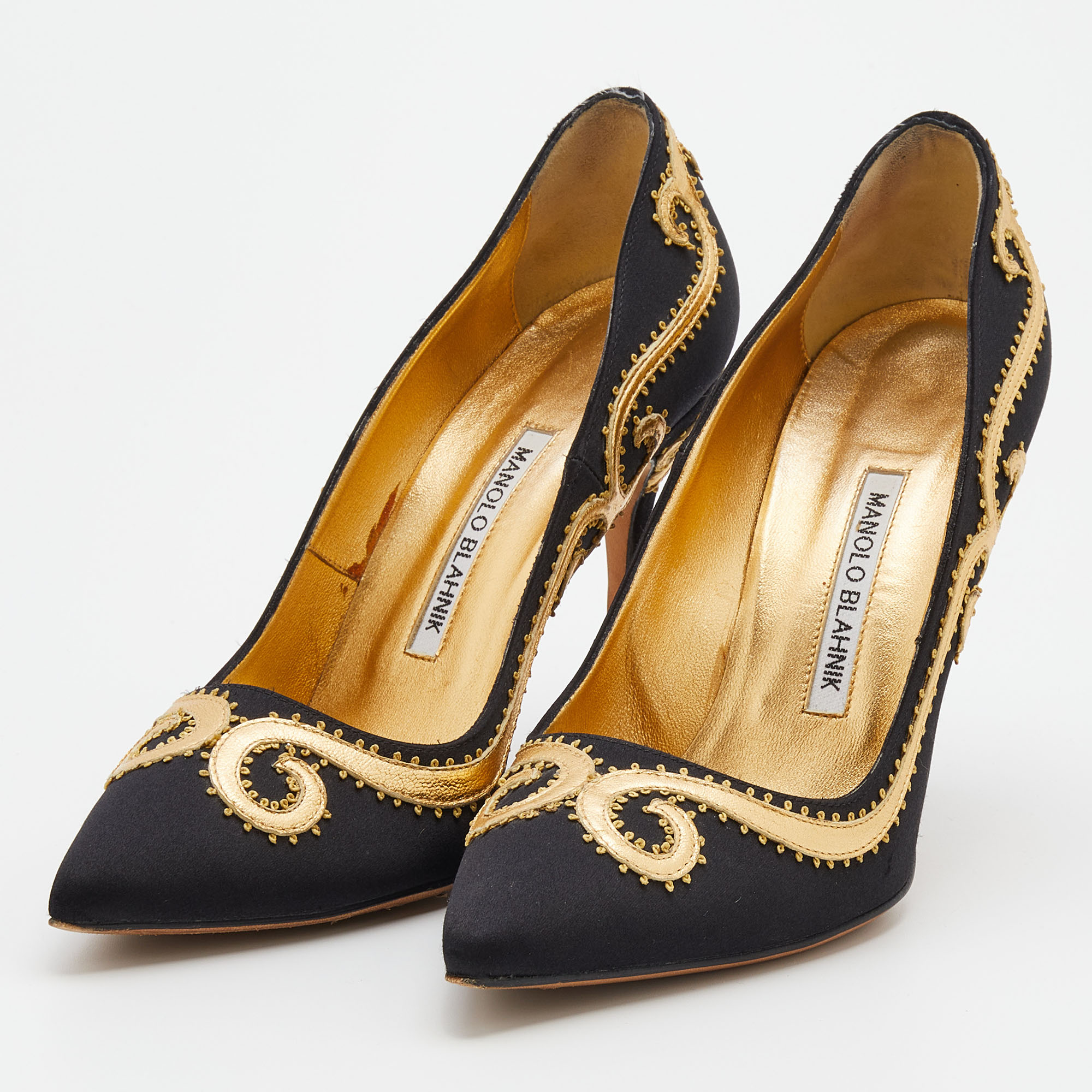 Manolo Blahnik Black/Gold Satin And Leather Embroidered Pointed Toe Pumps Size
Manolo Blahnik Black/Gold Satin And Leather Embroidered Pointed Toe Pumps Size