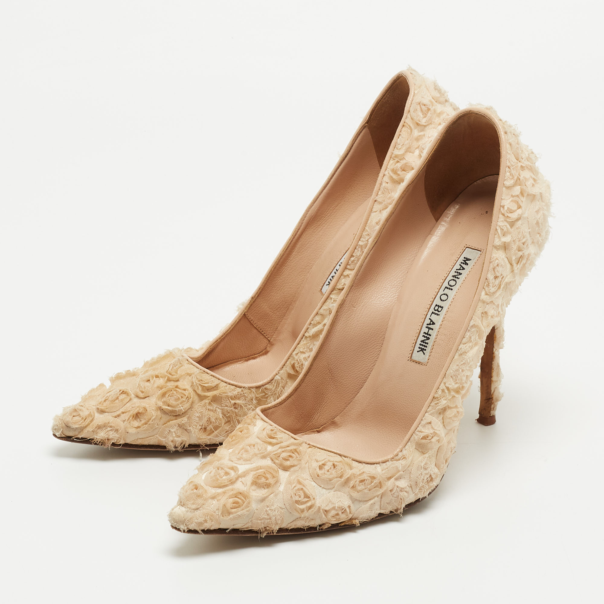 manolo blahnik Manolo Blahnik Beige Floral Lace and Satin Pointed