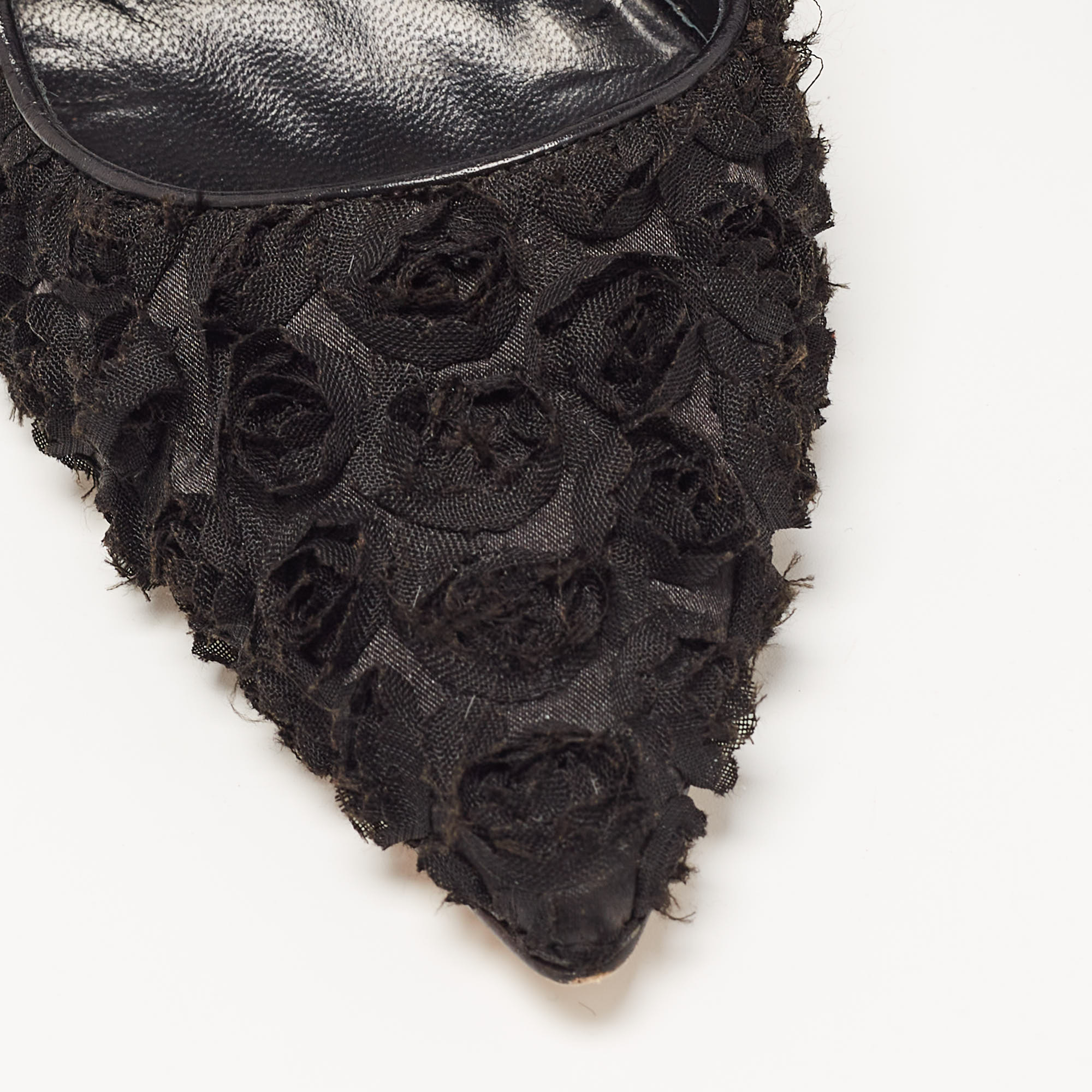 Manolo Blahnik Black Floral Lace Pointed Toe Pumps Size 39