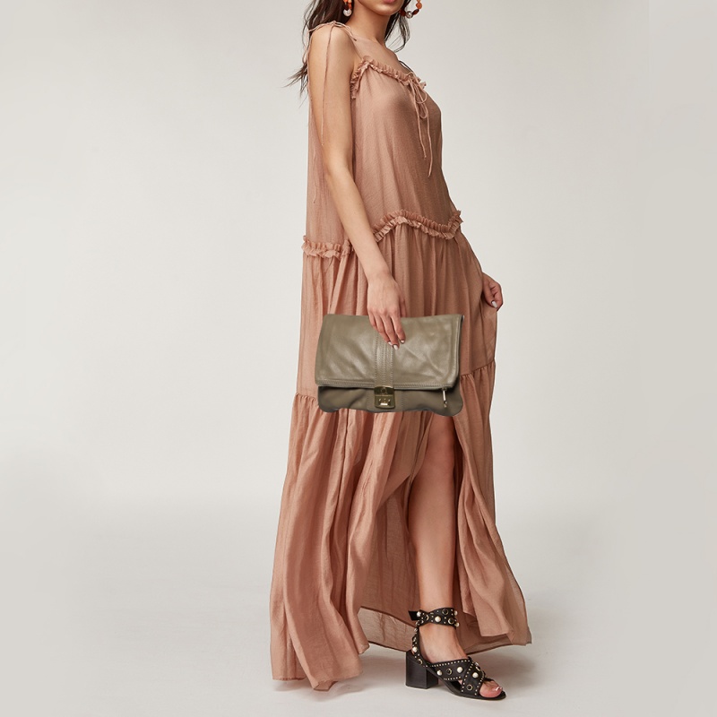 Marc by Marc Jacobs Grey Leather Clutch
Marc by Marc Jacobs Grey Leather Clutch